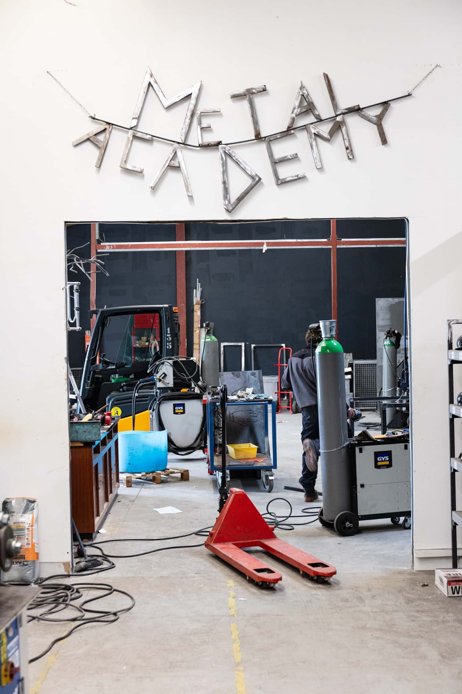 Le 101ᵉ clocher de Caen : signal rouge pour un nouveau chapitre urbain Le 101ᵉ clocher de Caen : signal rouge pour un nouveau chapitre urbain