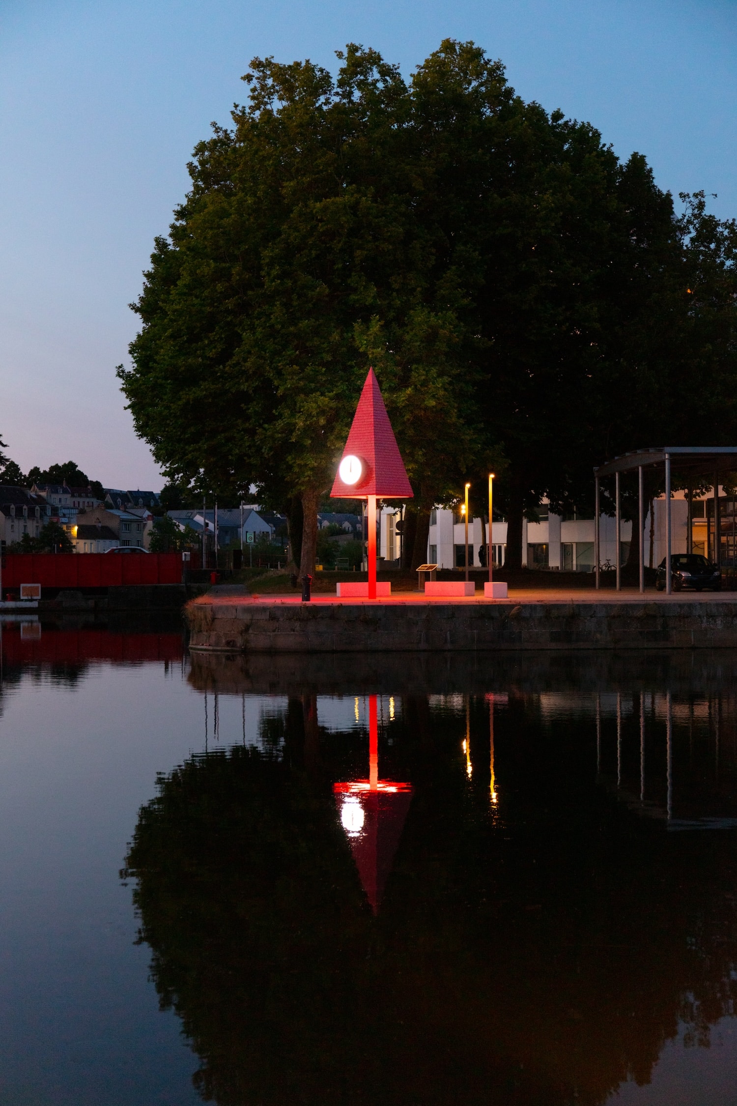 Le 101ᵉ clocher de Caen : signal rouge pour un nouveau chapitre urbain Le 101ᵉ clocher de Caen : signal rouge pour un nouveau chapitre urbain