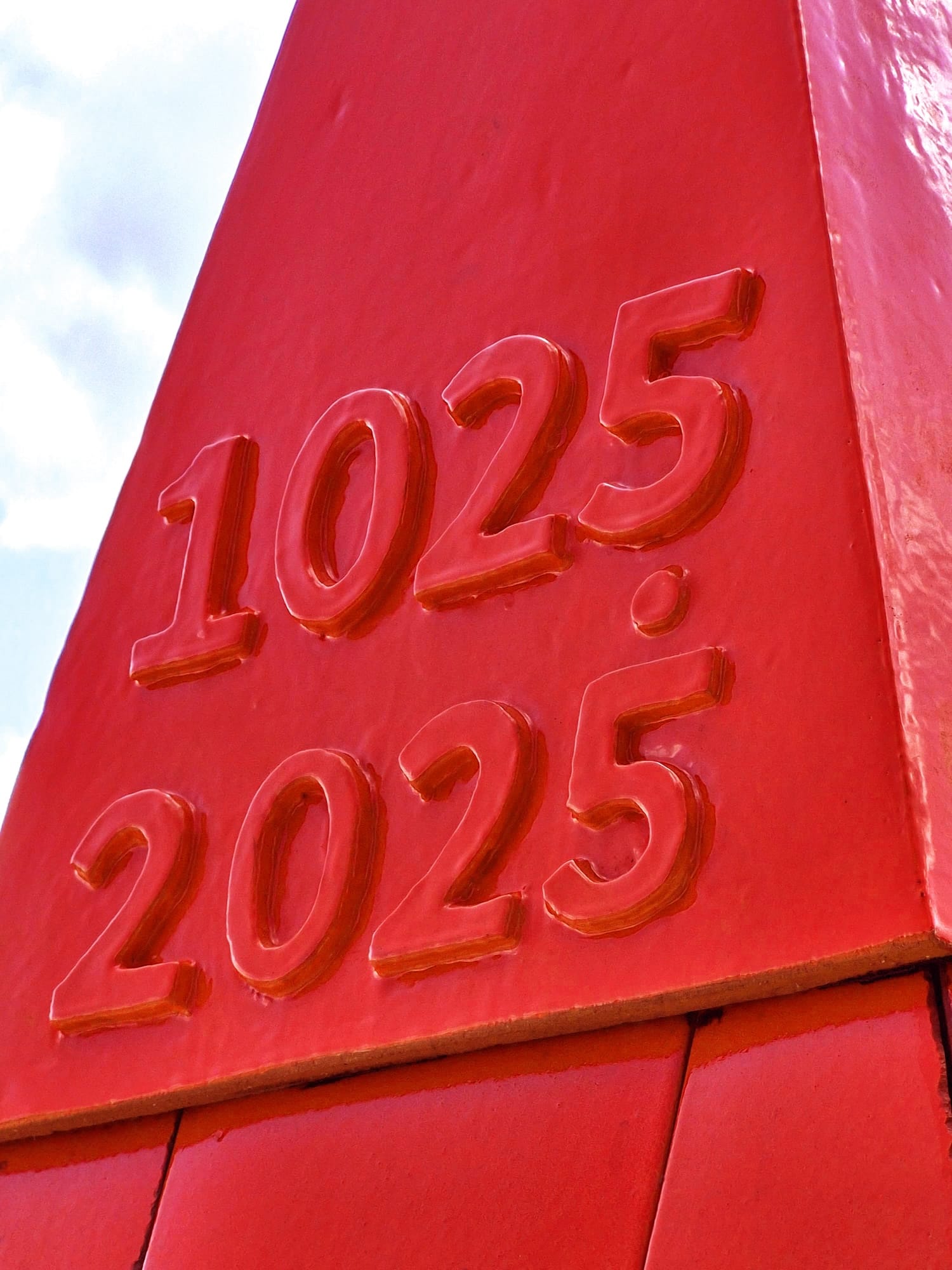 Le 101ᵉ clocher de Caen : signal rouge pour un nouveau chapitre urbain Le 101ᵉ clocher de Caen : signal rouge pour un nouveau chapitre urbain