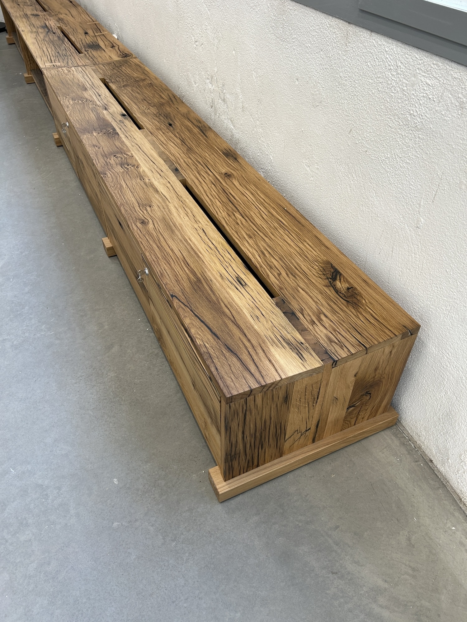 Au Creux de l’Enfer, Olivier Vadrot réinvente le mobilier de centre d’art