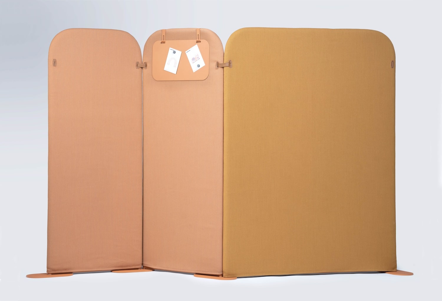 Ola par Silvia Ceñal pour Ondarreta : la cloison de bureau augmentée