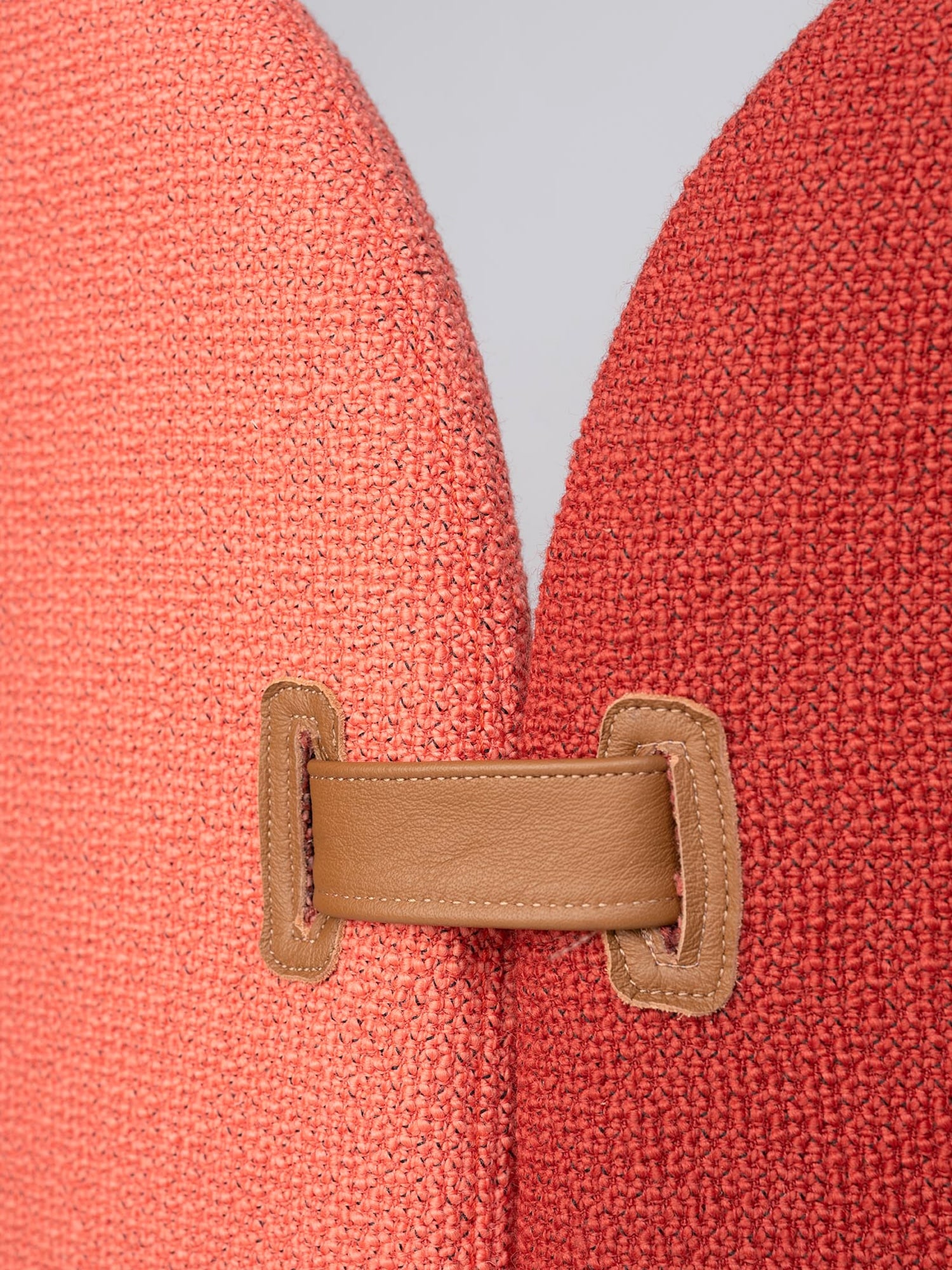 Ola par Silvia Ceñal pour Ondarreta : la cloison de bureau augmentée