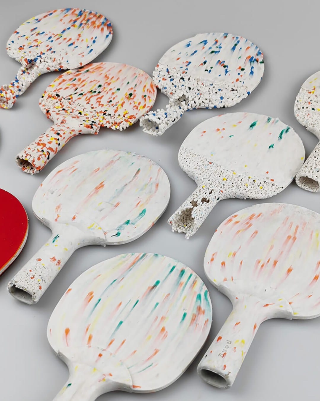 PONG : une raquette de ping-pong réinventée à partir de plastique recyclé