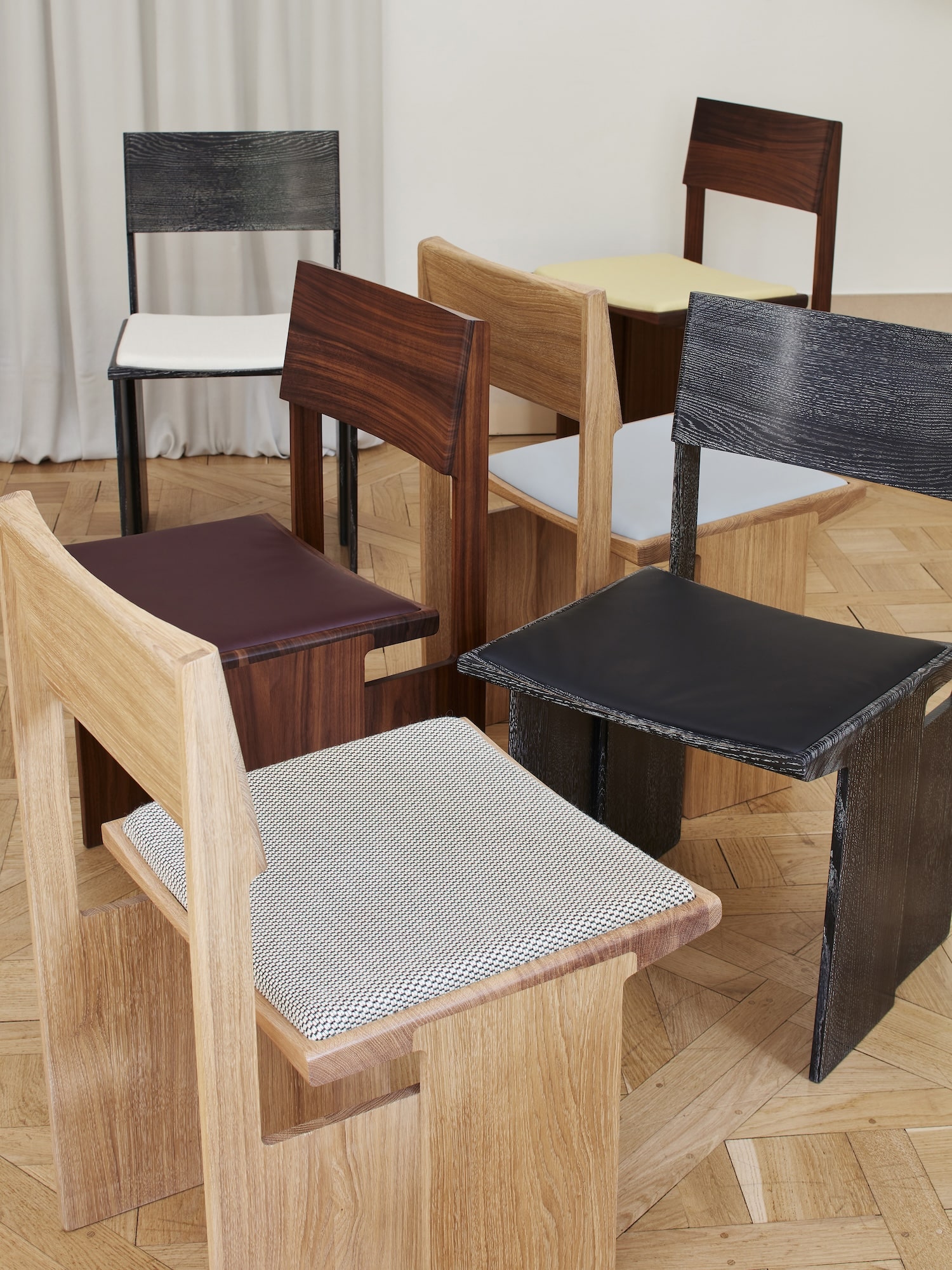 BrichetZiegler Drift : l'art du porte-à-faux dans une chaise en bois