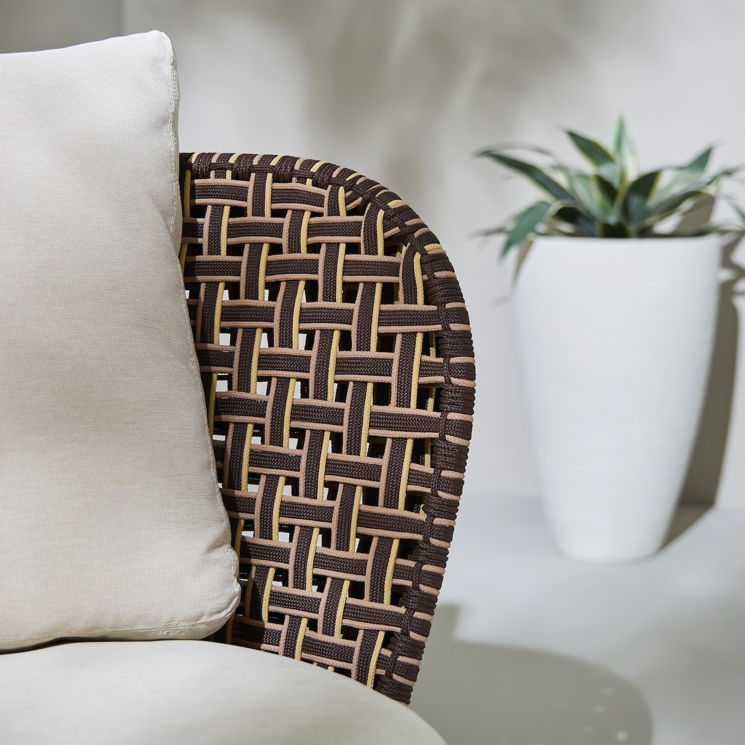 TALI le fauteuil enveloppant par Maxence Boisseau pour Orchid Édition