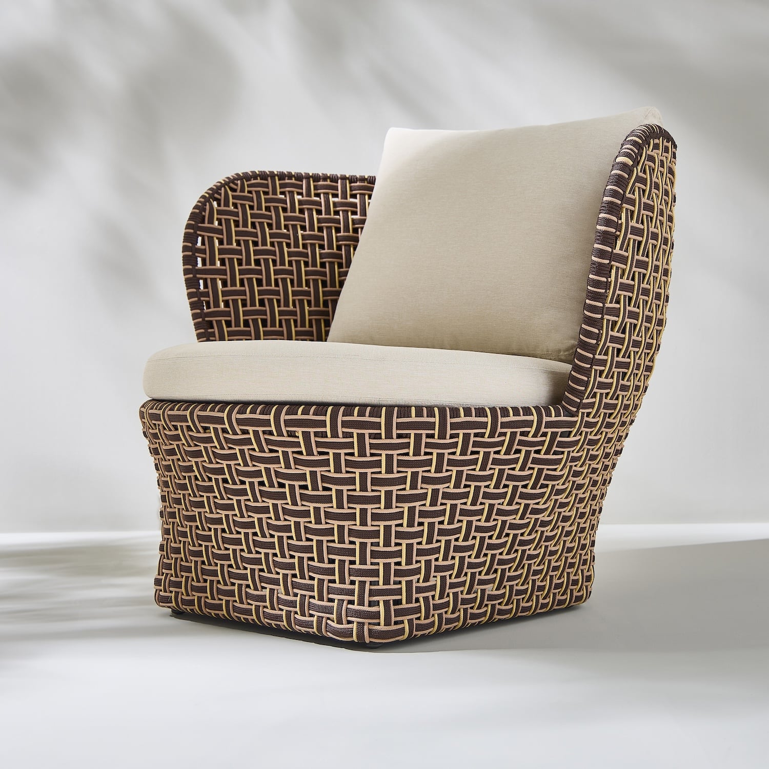 TALI le fauteuil enveloppant par Maxence Boisseau pour Orchid Édition TALI le fauteuil enveloppant par Maxence Boisseau pour Orchid Édition