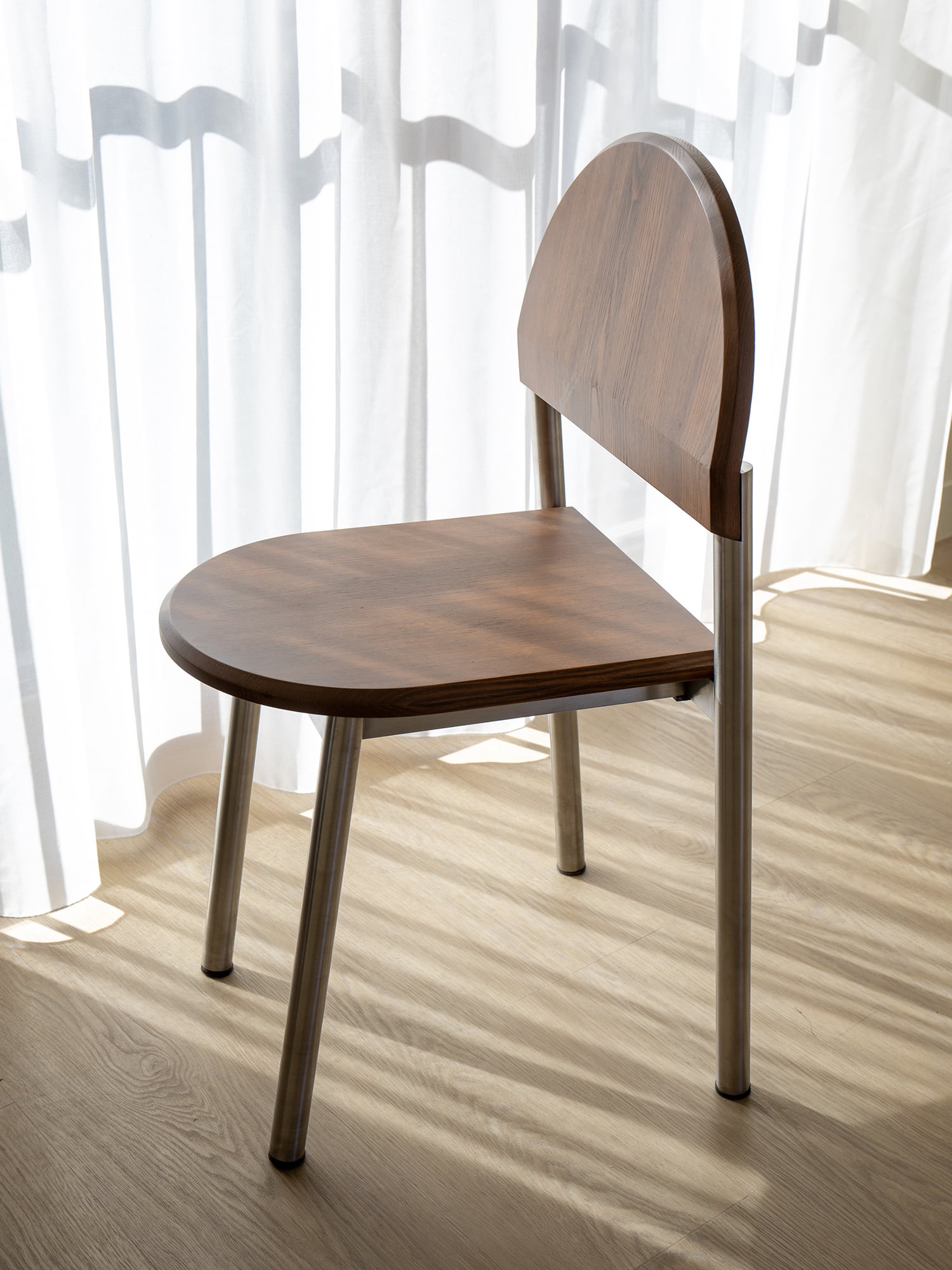 C'est de la chaise BB, nouvelle signature Studio Briand & Berthereau pour Kann Design