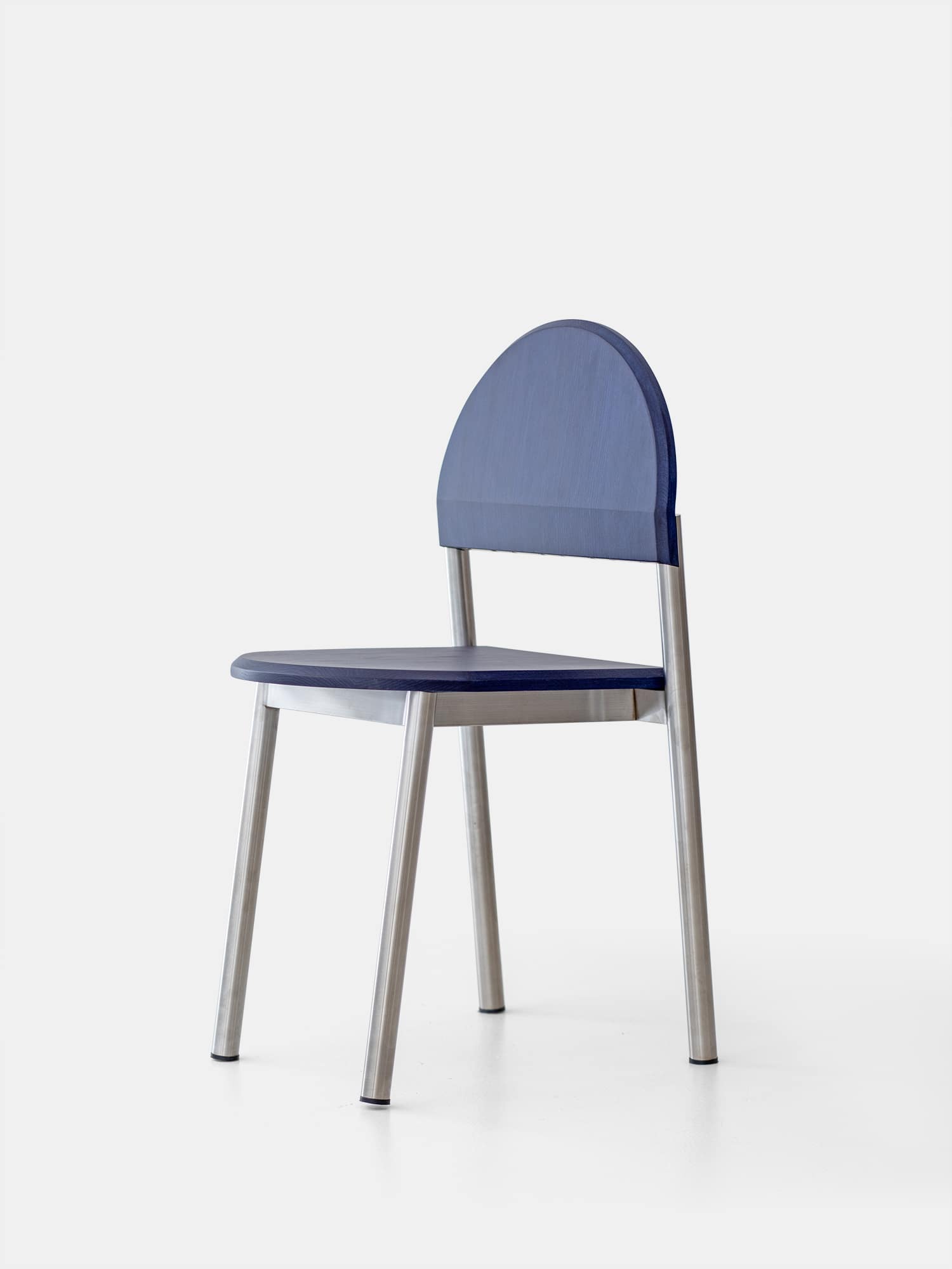 C'est de la chaise BB, nouvelle signature Studio Briand & Berthereau pour Kann Design