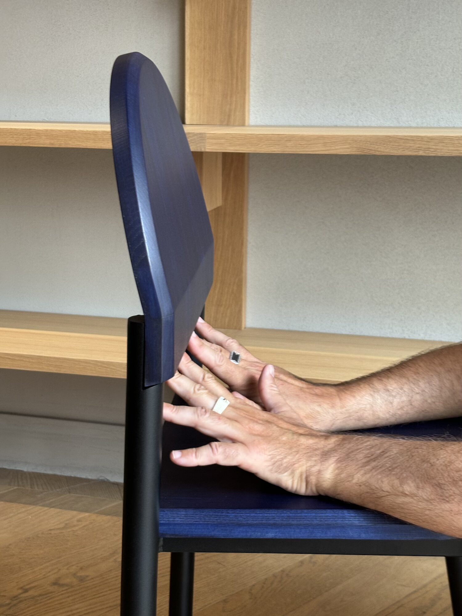 C'est de la chaise BB, nouvelle signature Studio Briand & Berthereau pour Kann Design