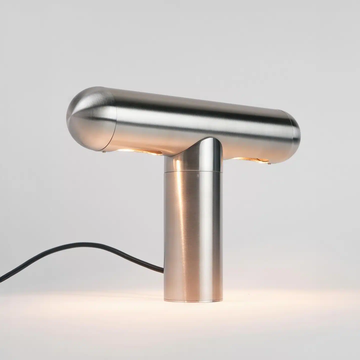 Pièce brutale : le Stadia Clock au cœur de la Handrail Series