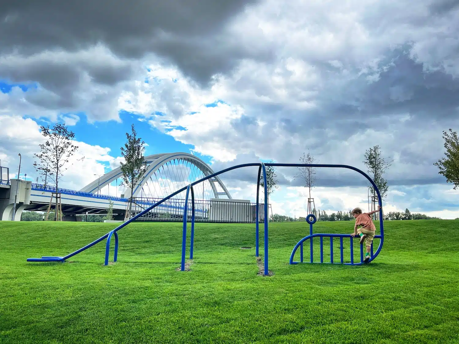 Animal Factory : quand l’acier redonne vie à la faune dans un paysage industriel