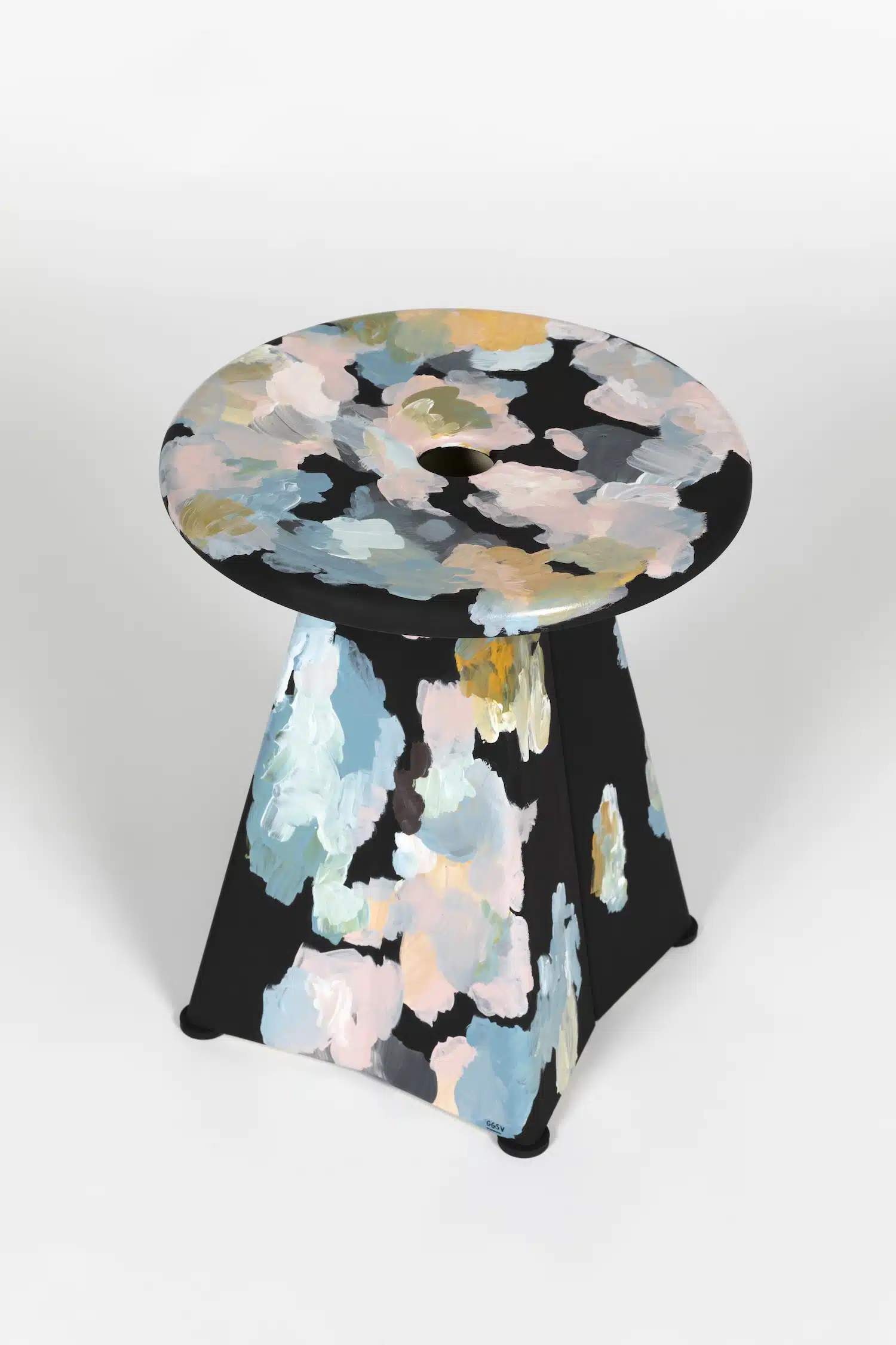 55 regards de créateurs sur le tabouret de Jean Prouvé : vente aux enchères de La Source Garouste 55 regards de créateurs sur le tabouret de Jean Prouvé : vente aux enchères de La Source Garouste