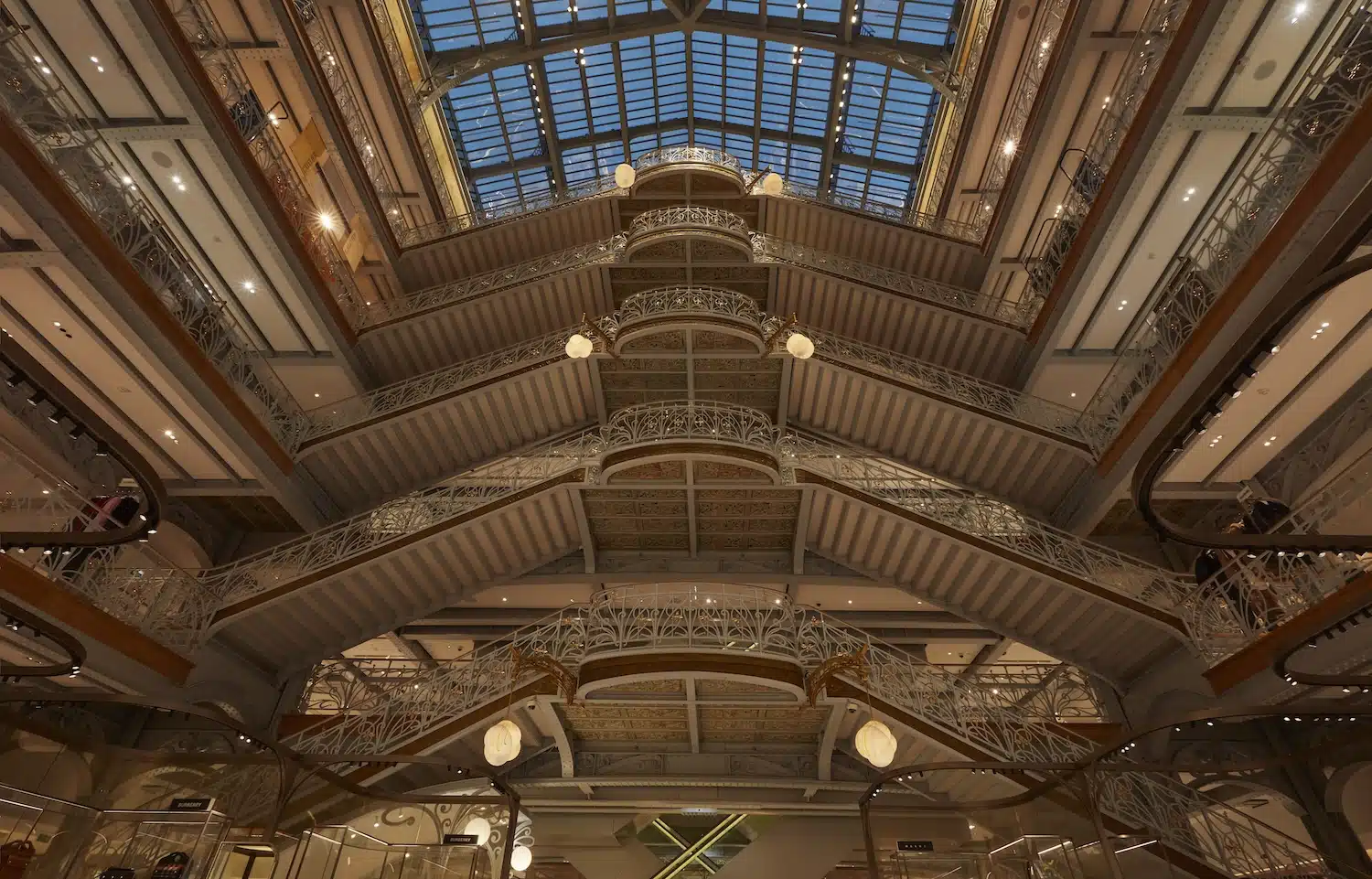 CLOUD par Jeremy Maxwell Wintrebert : La poésie lumineuse du verre soufflé