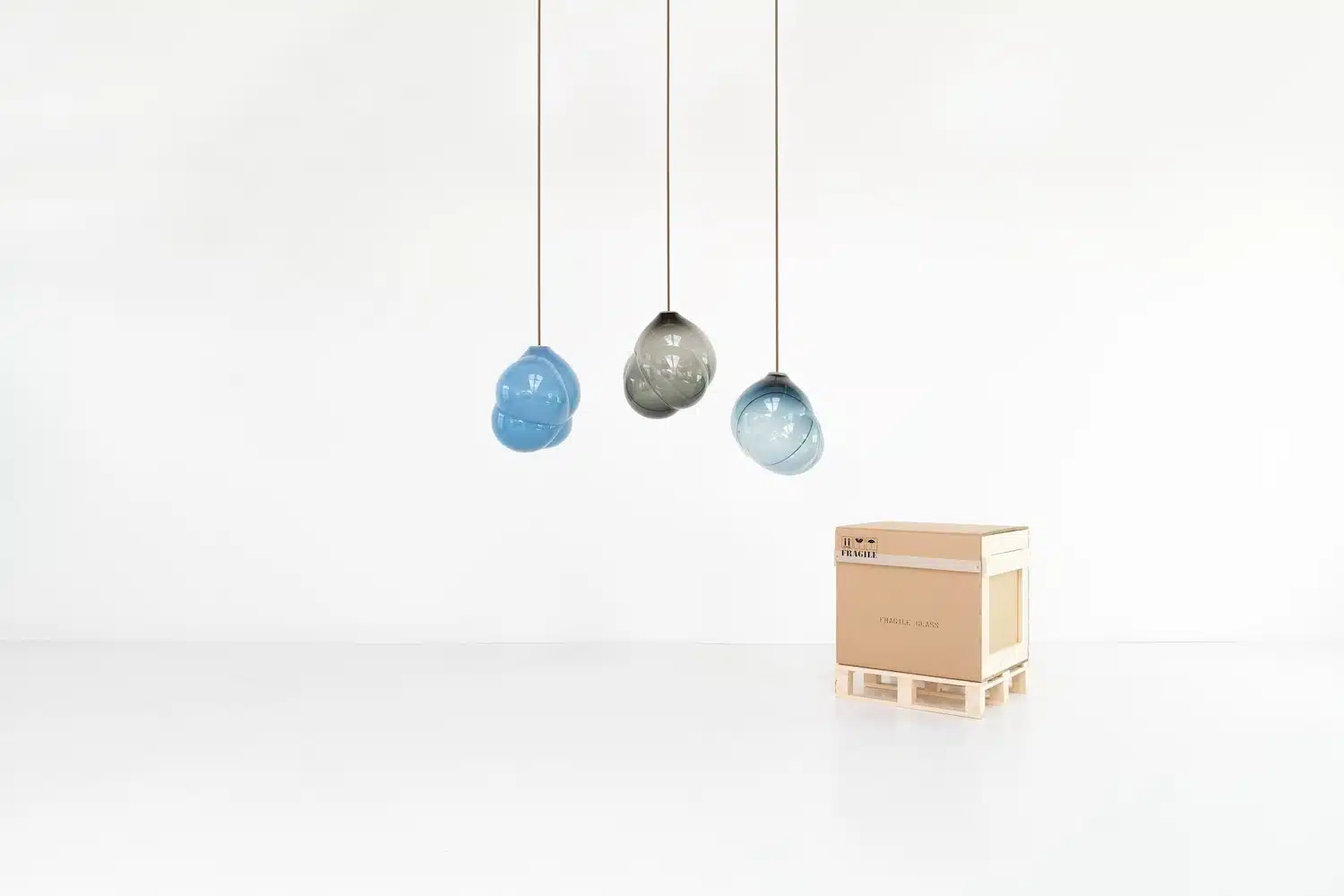 CLOUD par Jeremy Maxwell Wintrebert : La poésie lumineuse du verre soufflé