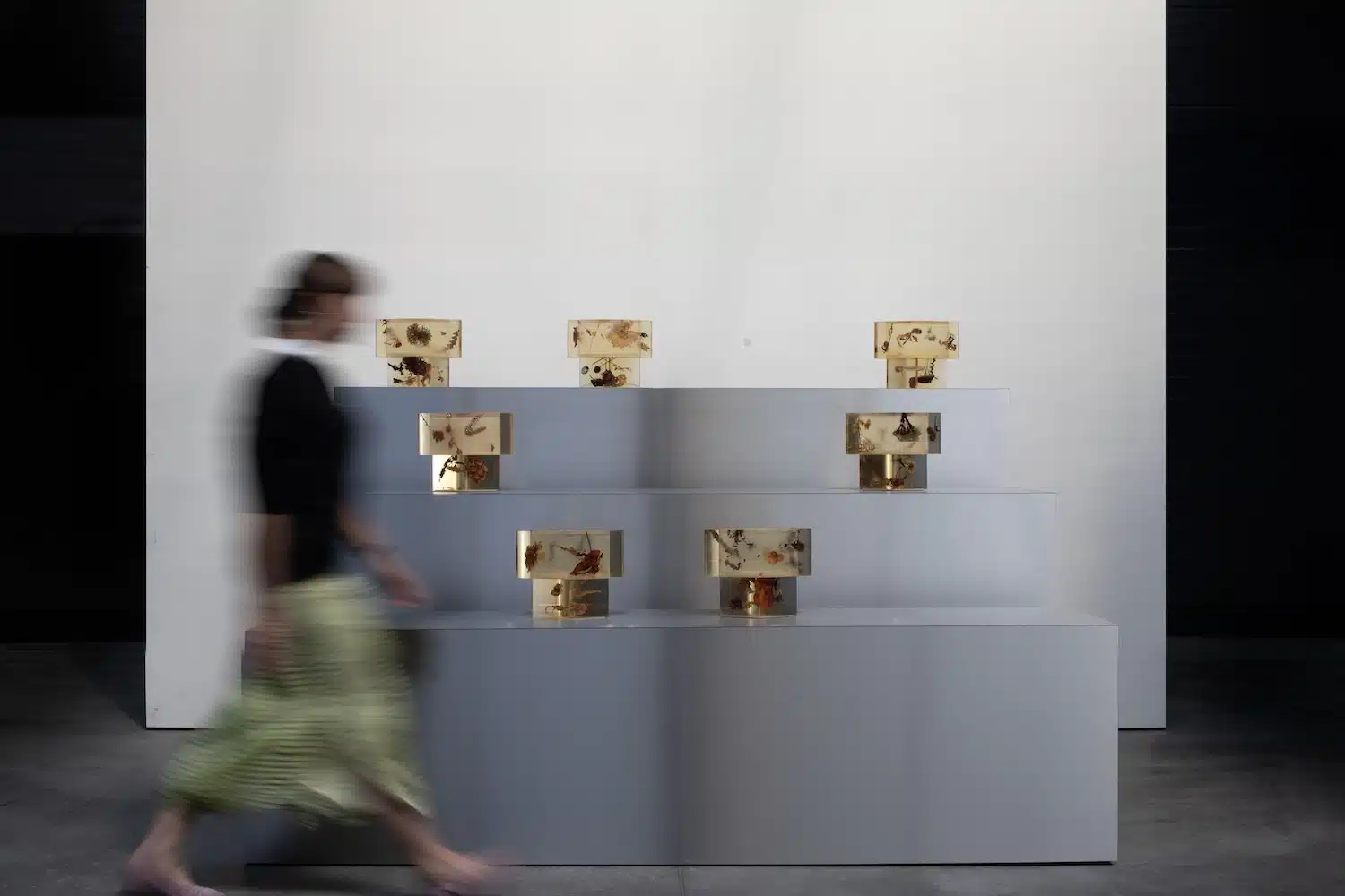 Flora Lamp II par Marcin Rusak : la fleur figée dans la lumière