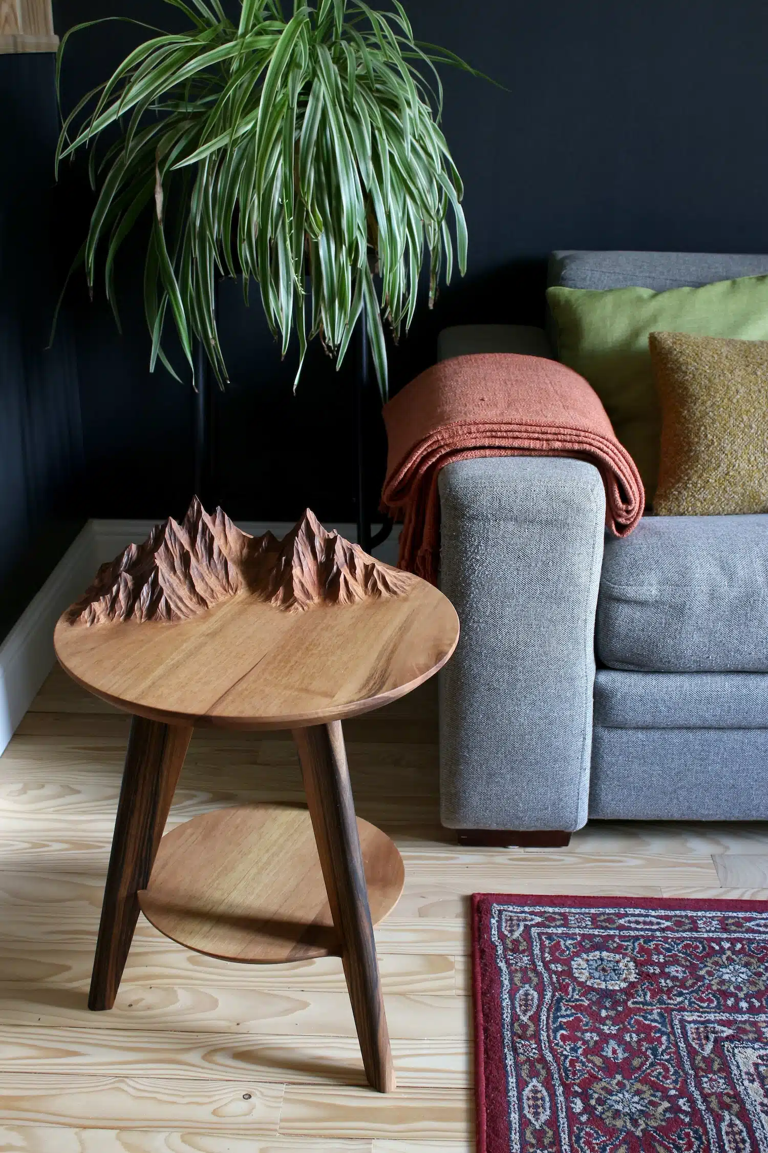 L’art du paysage domestique : comment Ben&Manu transforme le bois en topographie sculptée