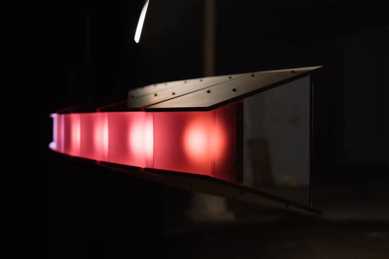 Bullet Time et contreplaqué : immersion dans le design cinématographique de Woodlabo Bullet Time et contreplaqué : immersion dans le design cinématographique de Woodlabo