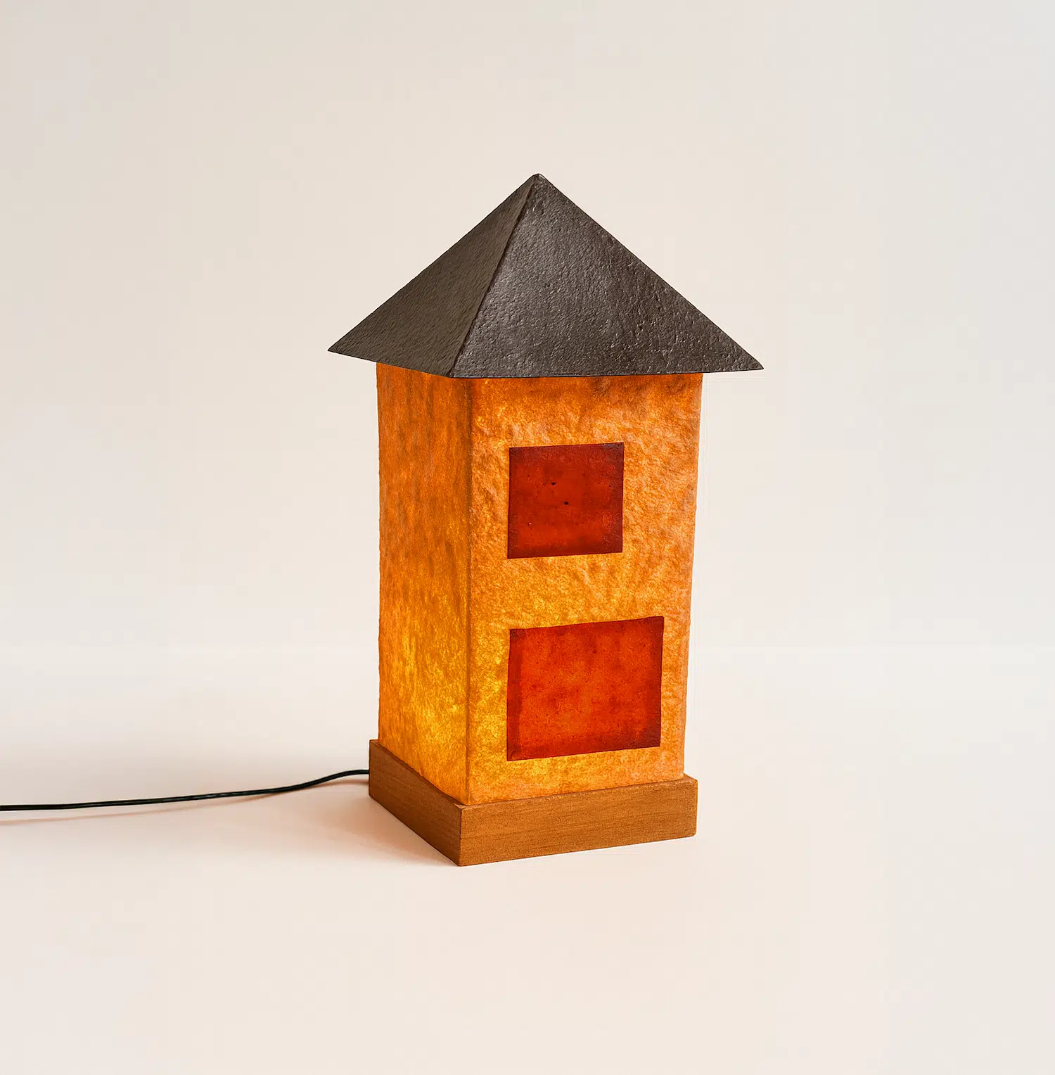 Éclairage organique : des lampes-architectures faites de fruits et de déchets