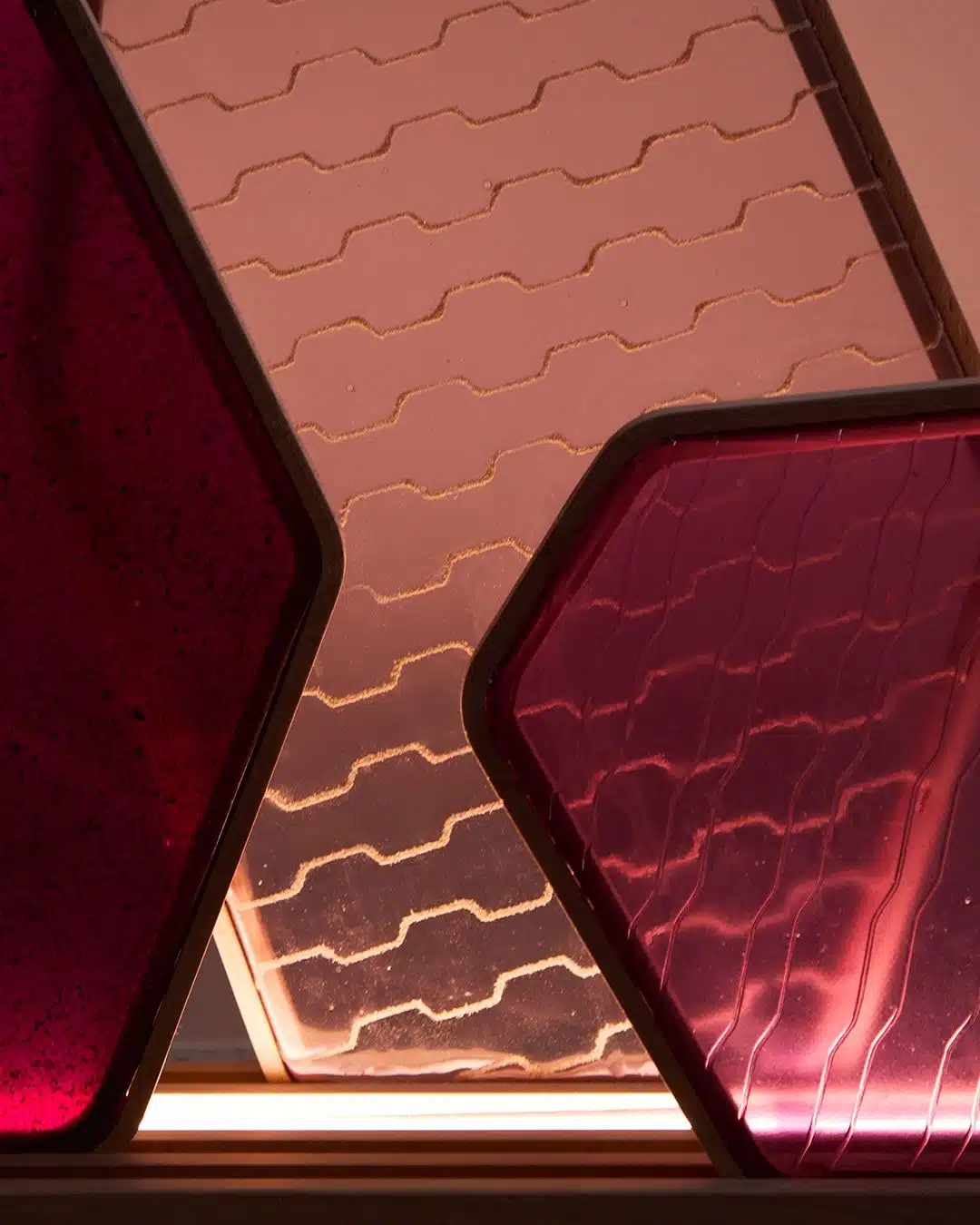 Byssus : quand les déchets mytilicoles deviennent biomatériaux lumineux chez hors-studio