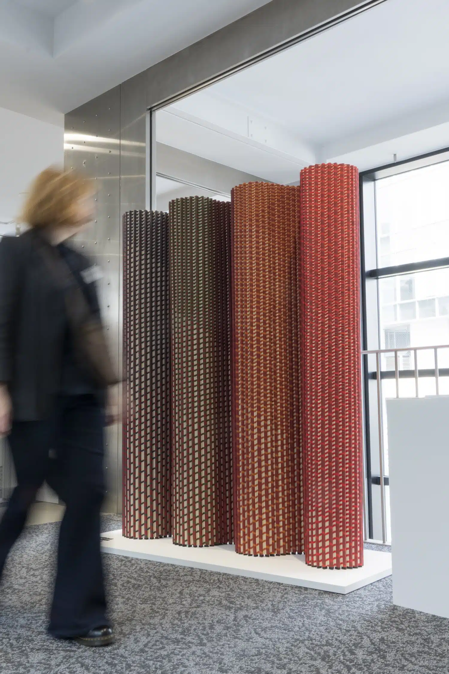 Luis Marie transforme le feutre recyclé en cloison textile autoportante