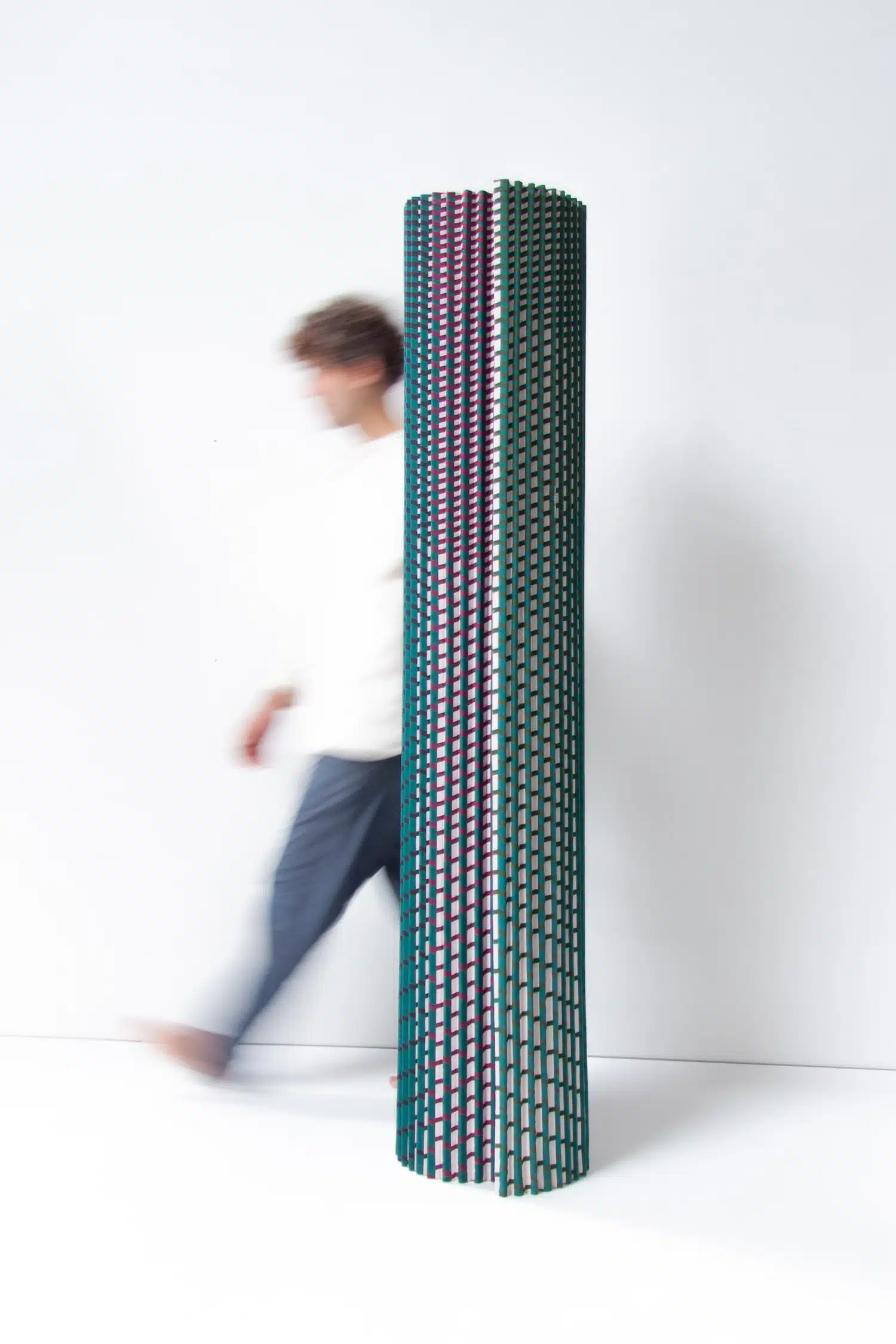 Luis Marie transforme le feutre recyclé en cloison textile autoportante