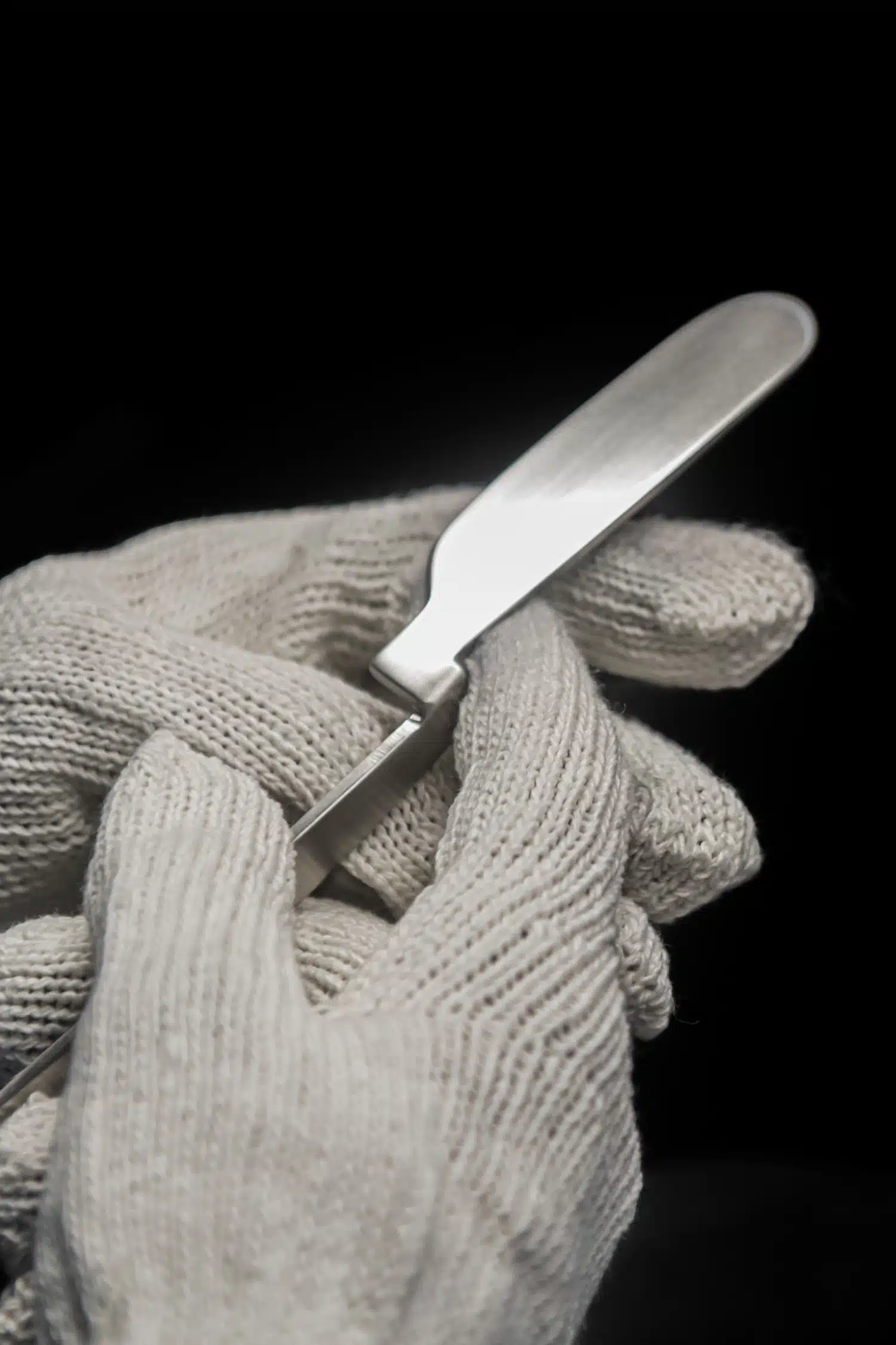 OKU : le couteau britannique façonné par 400 ans de tradition métallurgique japonaise