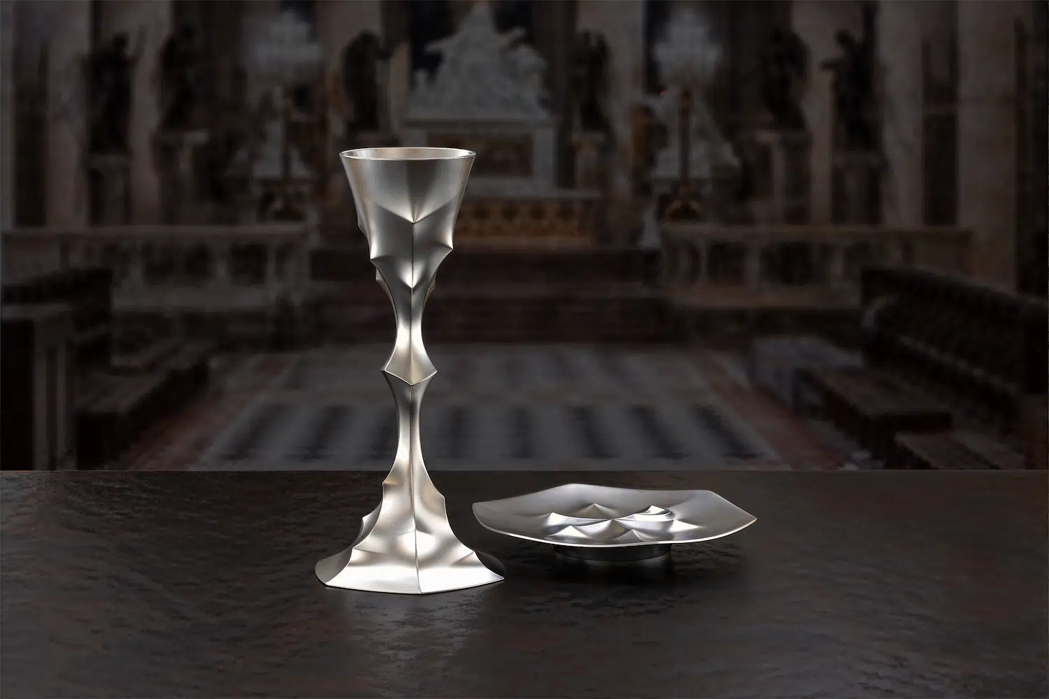 Orfèvrerie vivante : Julien Roos sculpte le métal pour Notre-Dame de Paris