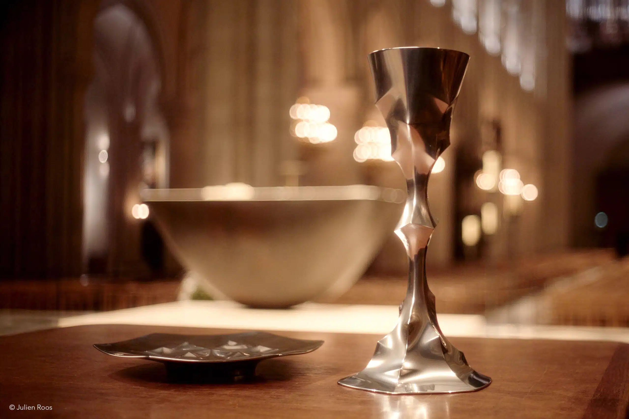 Orfèvrerie vivante : Julien Roos sculpte le métal pour Notre-Dame de Paris