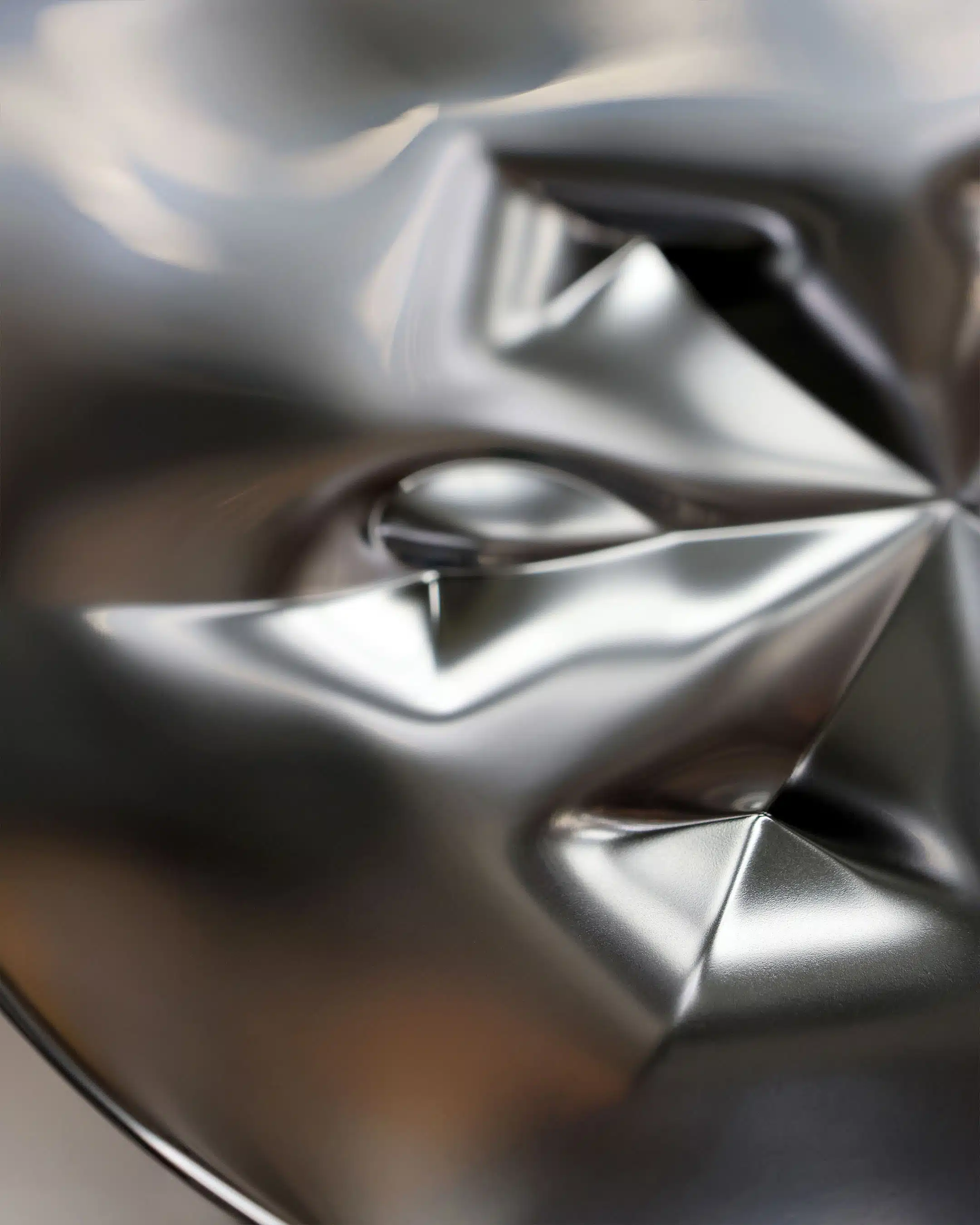 Orfèvrerie vivante : Julien Roos sculpte le métal pour Notre-Dame de Paris