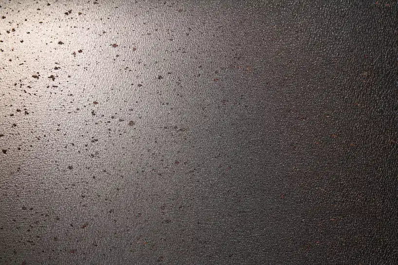 OBRO par OKUNOTE Tokyo Studio : un nouveau composite PVC et poudre de cuir translucide issu de déchets