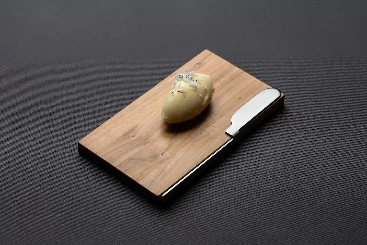 OKU : le couteau britannique façonné par 400 ans de tradition métallurgique japonaise