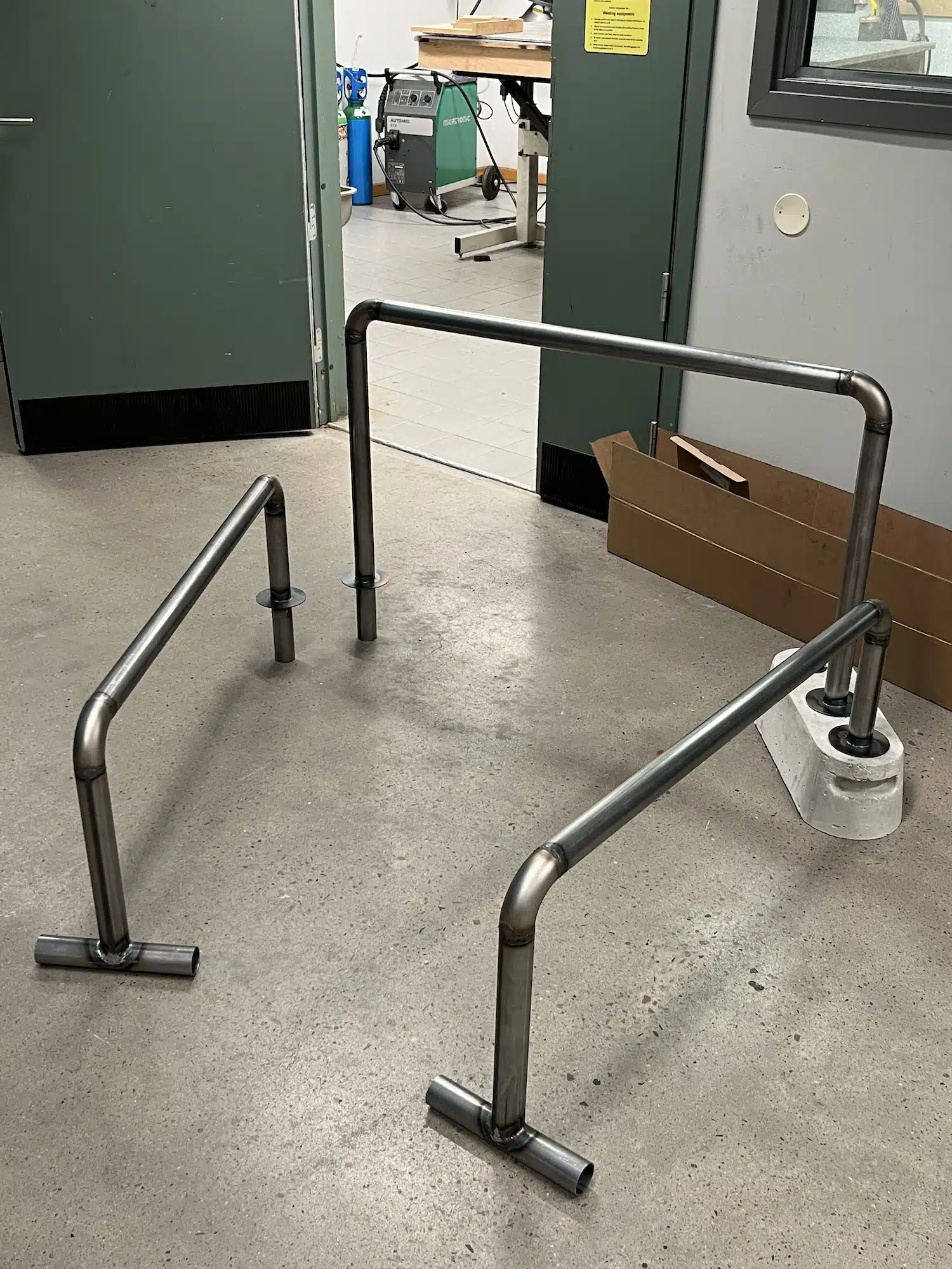 NODE transforme les codes des barrières de ville en mobilier urbains par Xinyi Liu