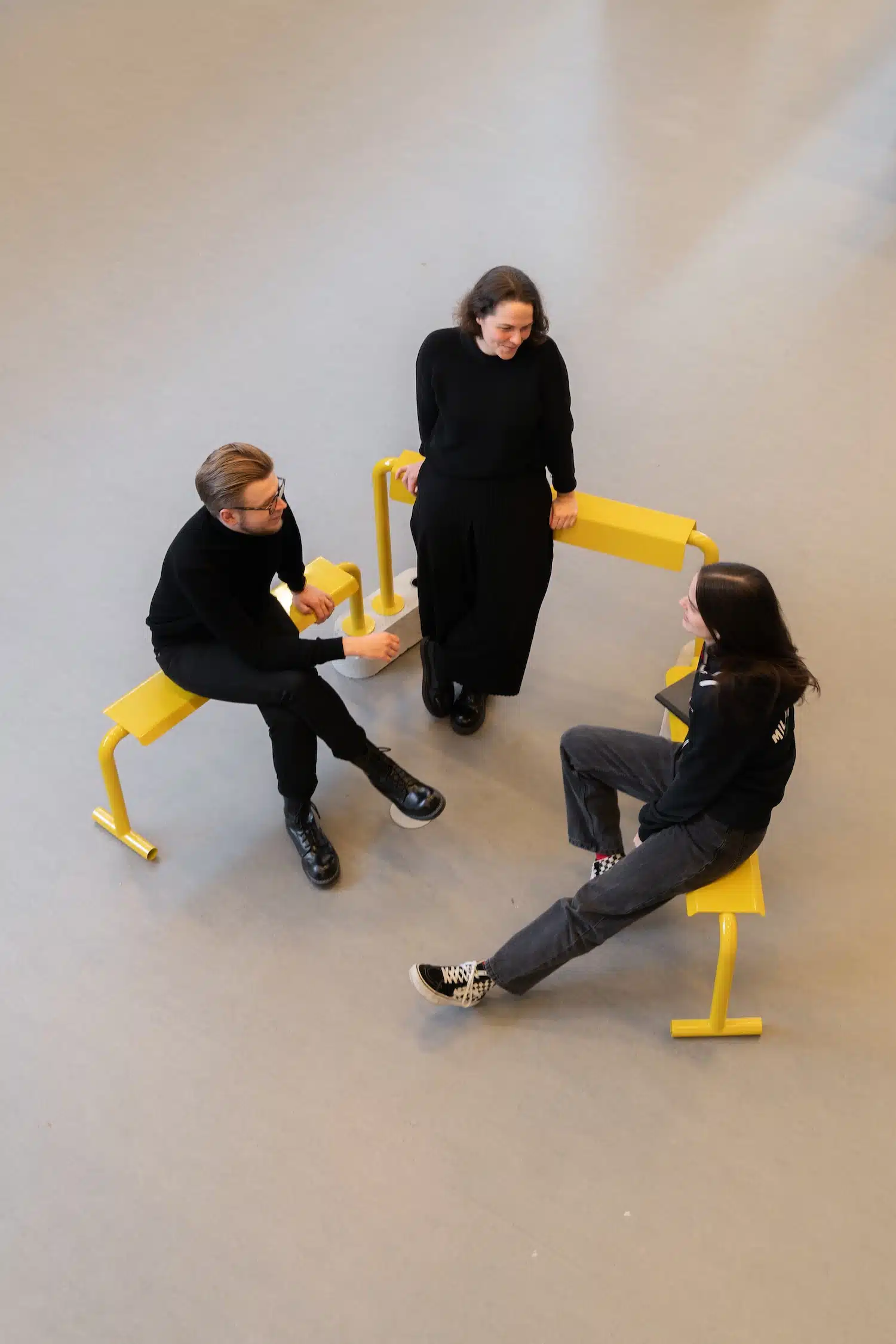 NODE transforme les codes des barrières de ville en mobilier urbains par Xinyi Liu