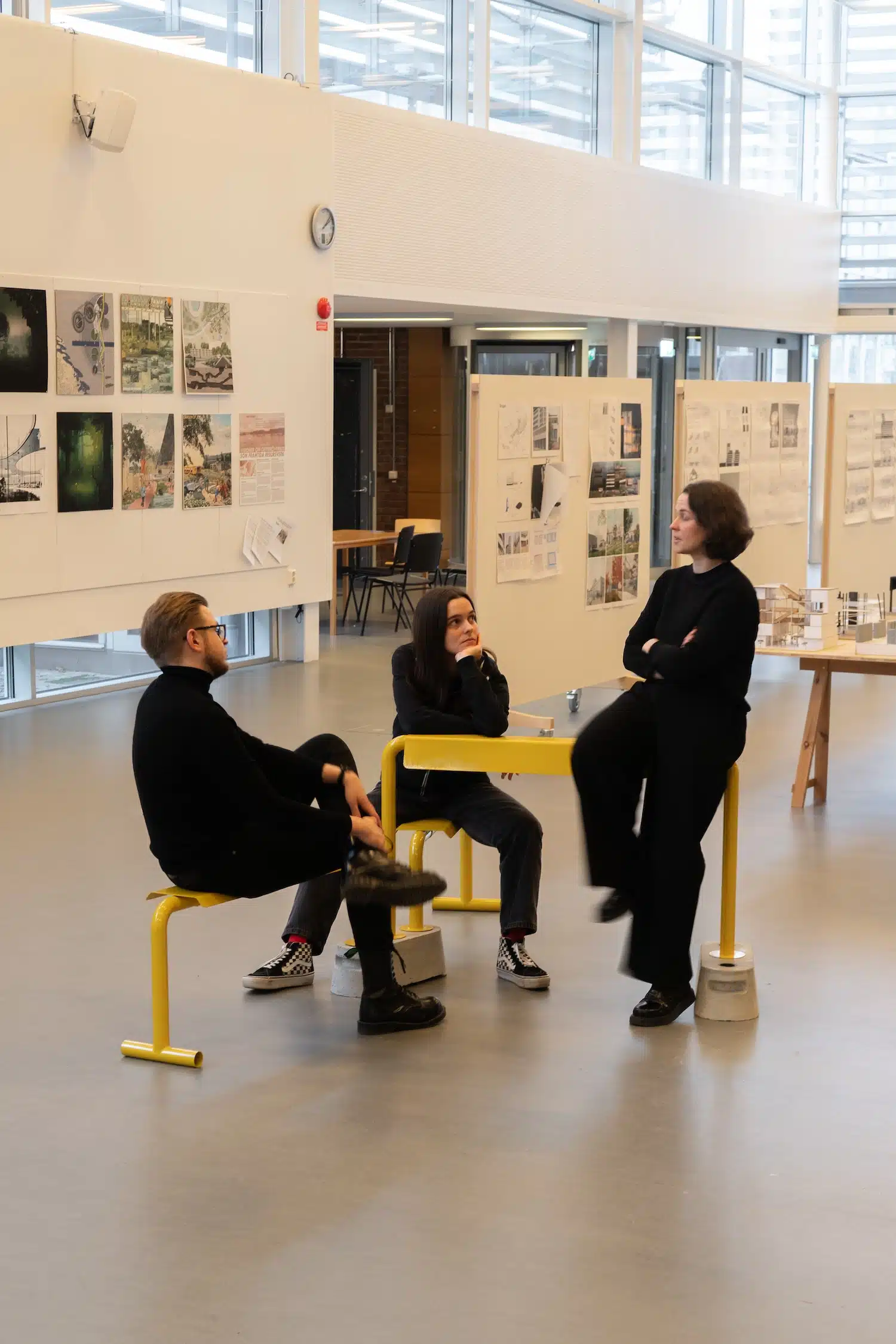 NODE transforme les codes des barrières de ville en mobilier urbains par Xinyi Liu