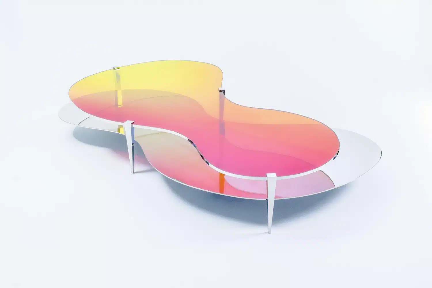 ODA LIK Variations : quand le verre dichroïque et l'acier poli jouent avec notre perception