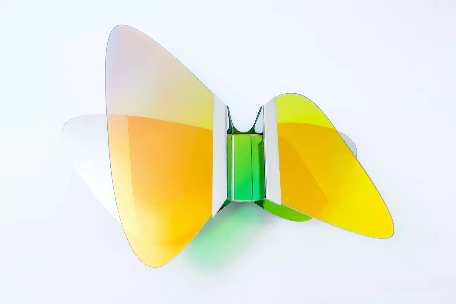 ODA LIK Variations : quand le verre dichroïque et l'acier poli jouent avec notre perception