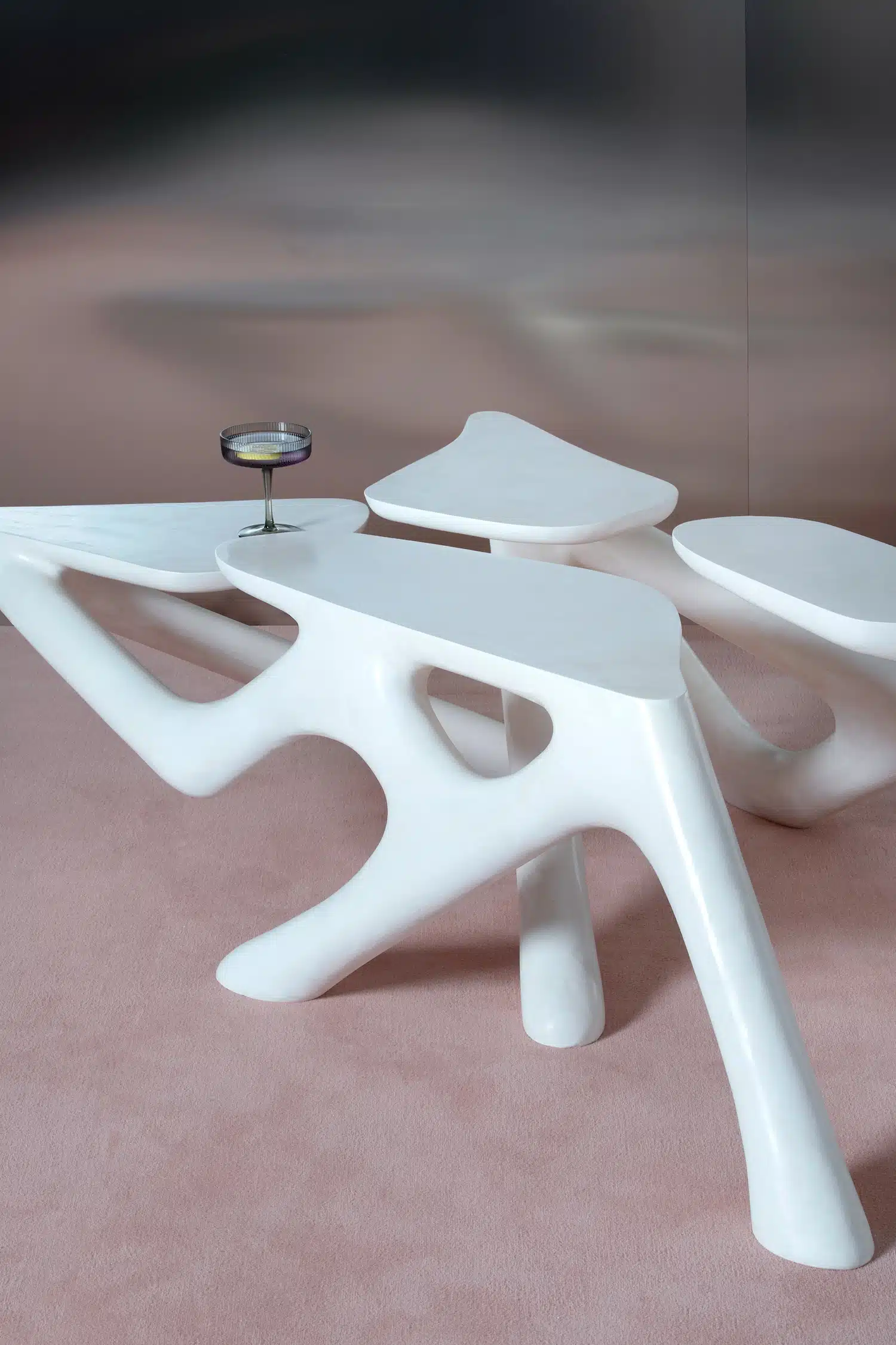 White Noise : quand le plâtre ciré sculpte la lumière et le mobilier White Noise : quand le plâtre ciré sculpte la lumière et le mobilier