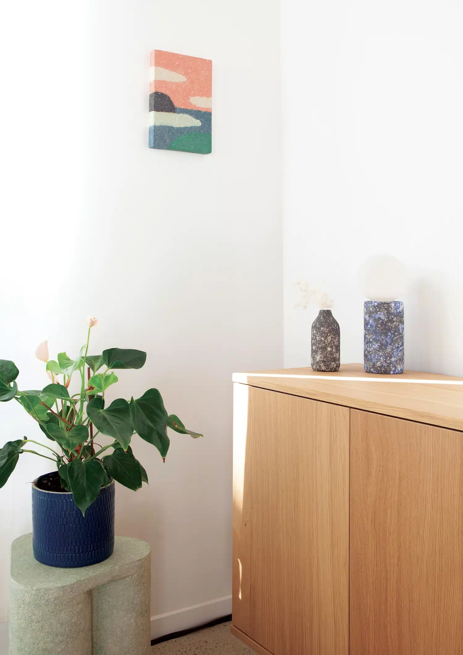 Des déchets de papier et de carton transformés en luminaires par Alix Petit