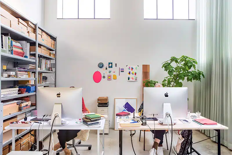 Raw Color pour Hermès Suisse : quand la tente devient vitrine Raw Color pour Hermès Suisse : quand la tente devient vitrine