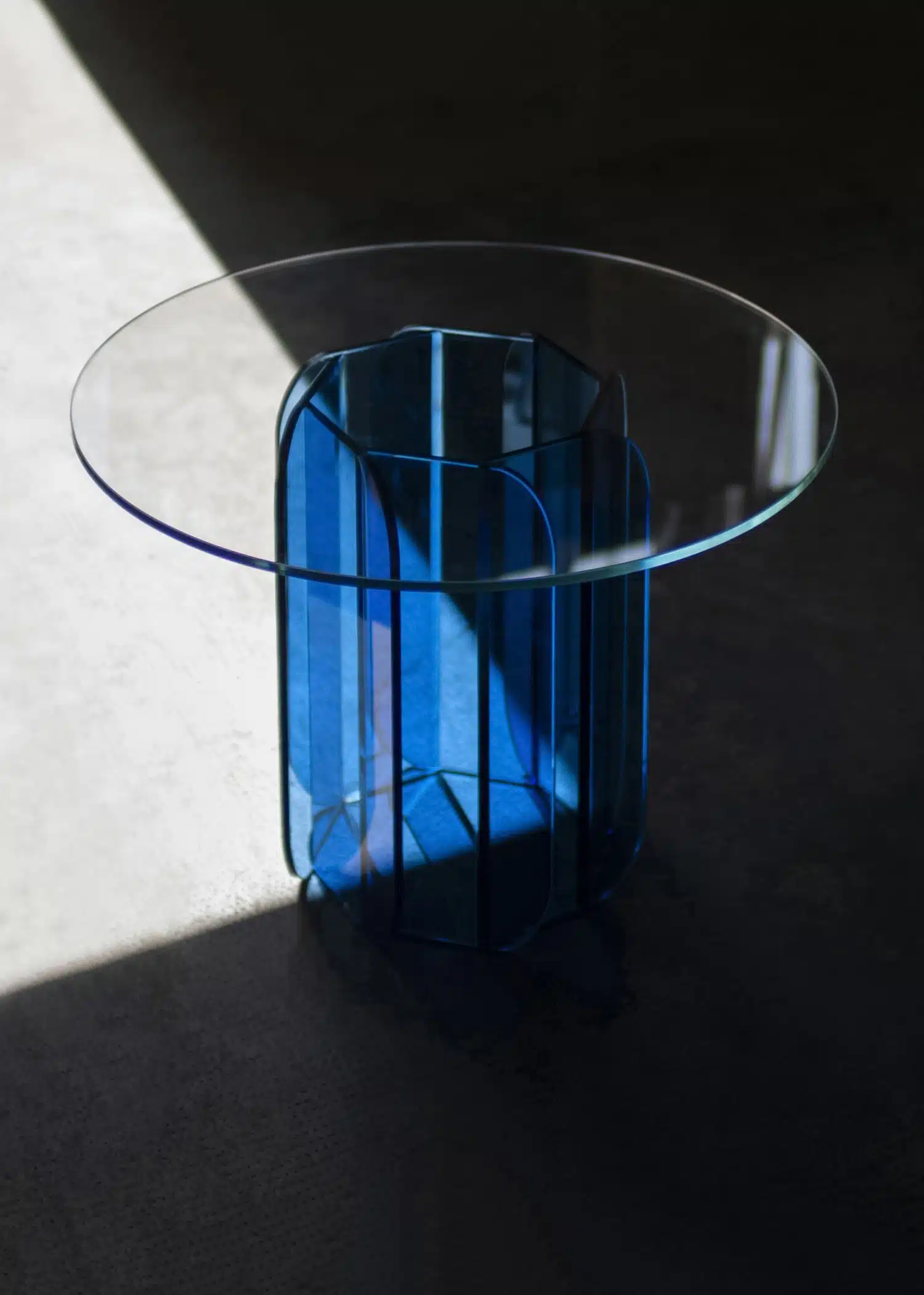 Quand le verre se met à tournoyer : Danse, la table basse signée Vuun Quand le verre se met à tournoyer : Danse, la table basse signée Vuun