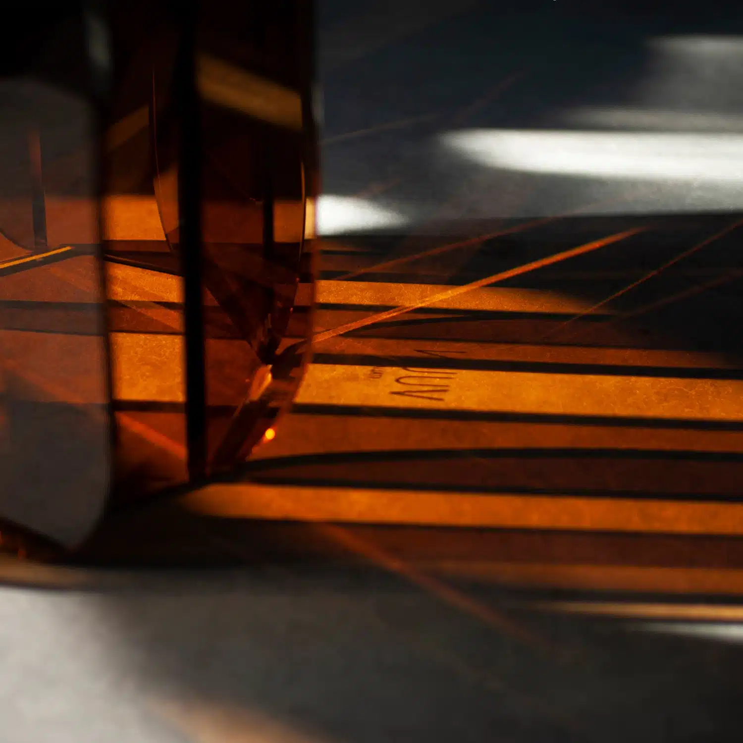 Quand le verre se met à tournoyer : Danse, la table basse signée Vuun
