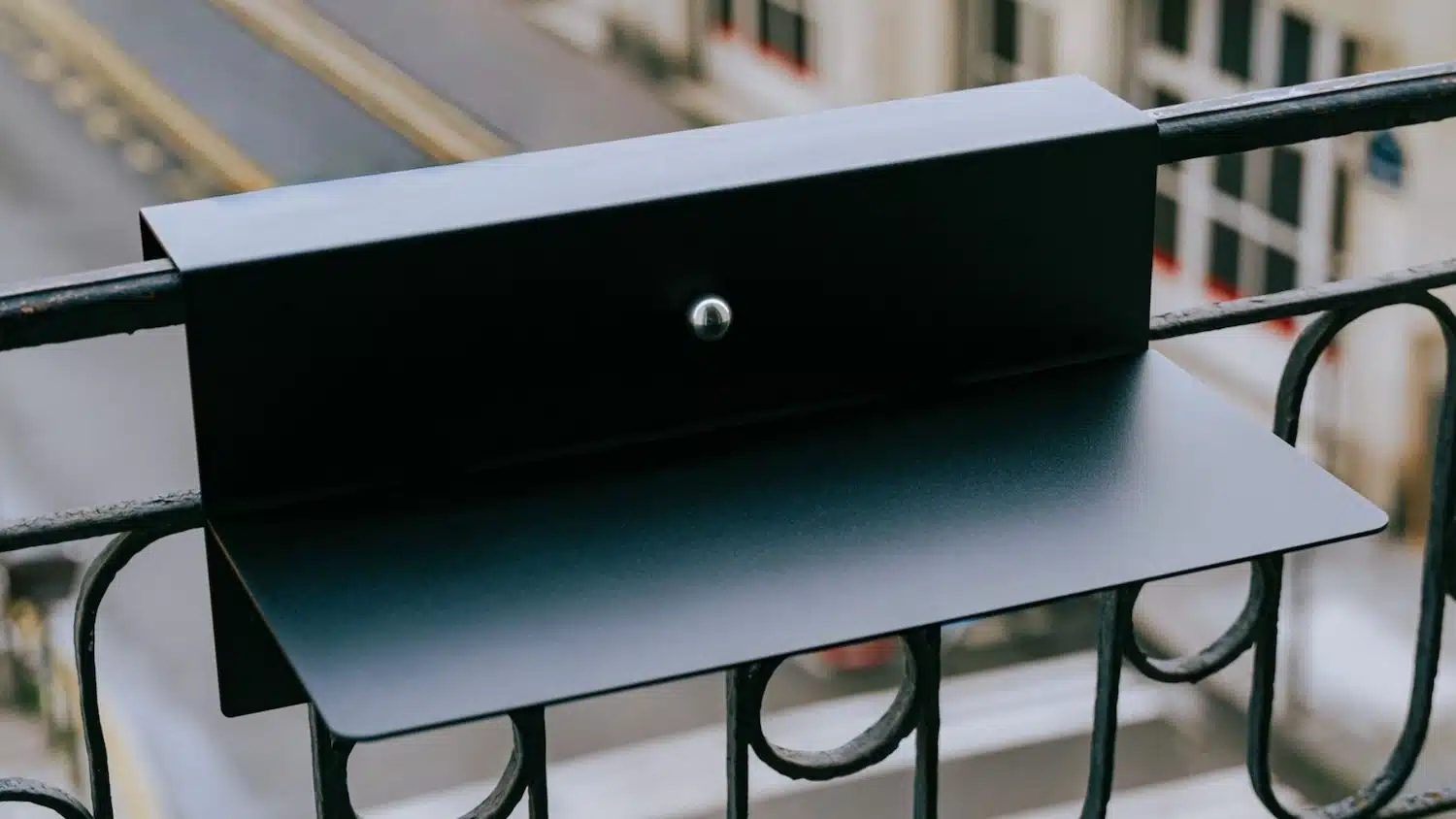 Le Comptoir Saint-Gilles : quand deux designers transforment un rebord de fenêtre en espace de vie