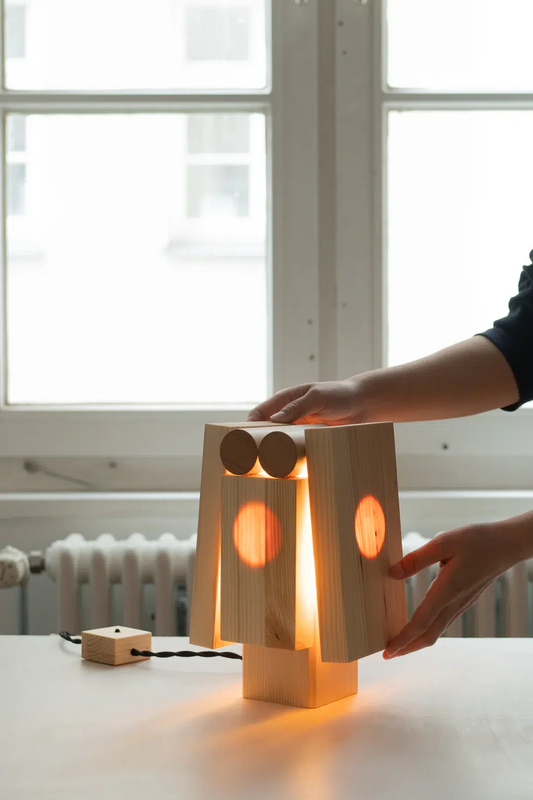 Yellow Nose Studio signe N-08 Indergarten Light, quand la lumière retourne à la maternelle