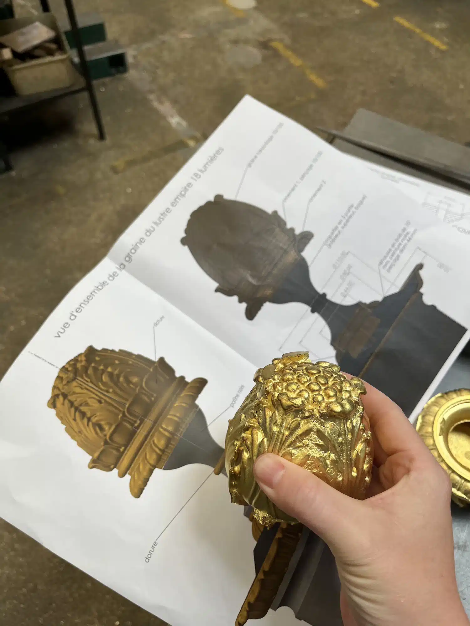 Rencontre : Elise Burbaud, une designer optimiste de luminaires et objets en bronze pour de grandes maisons