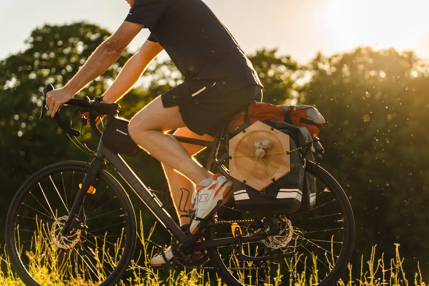 Projet étudiant : Maxence Bouisset imagine une table de cuisine modulaire pour les bivouacs et le bikepacking
