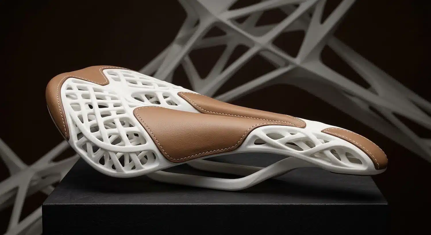 AERIS par Mahdi Naïm Studio : quand le lattice imprimé en 3D rencontre le cuir cousu main AERIS par Mahdi Naïm Studio : quand le lattice imprimé en 3D rencontre le cuir cousu main