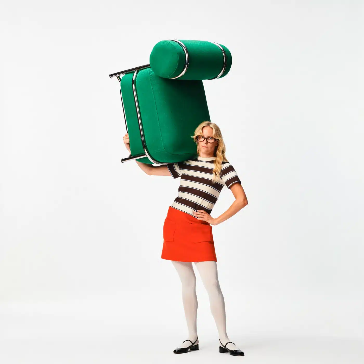 IKEA PS 2026 : un fauteuil gonflable, un banc berçant et une lampe pivotante dévoilés à Milan