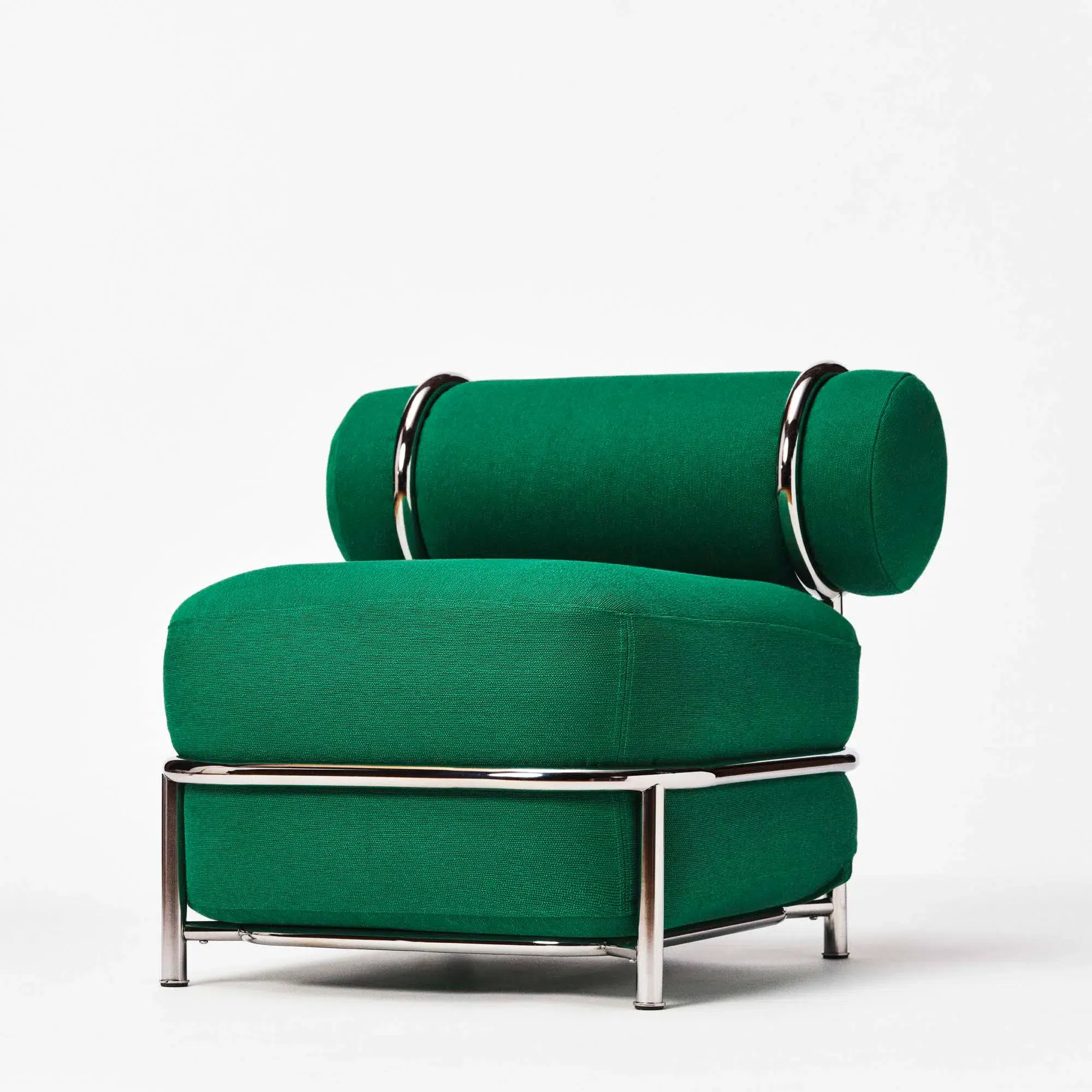 IKEA PS 2026 : un fauteuil gonflable, un banc berçant et une lampe pivotante dévoilés à Milan