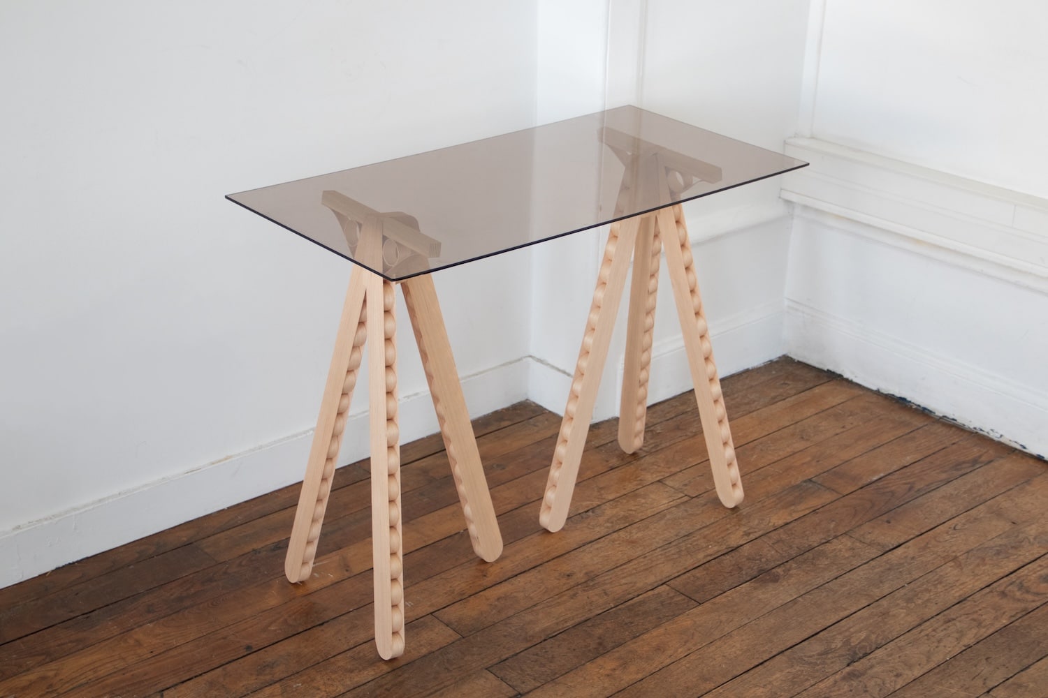 Etudiant : Tino Ardé, le designer qui fait tenir une table avec du hêtre à 23 mm