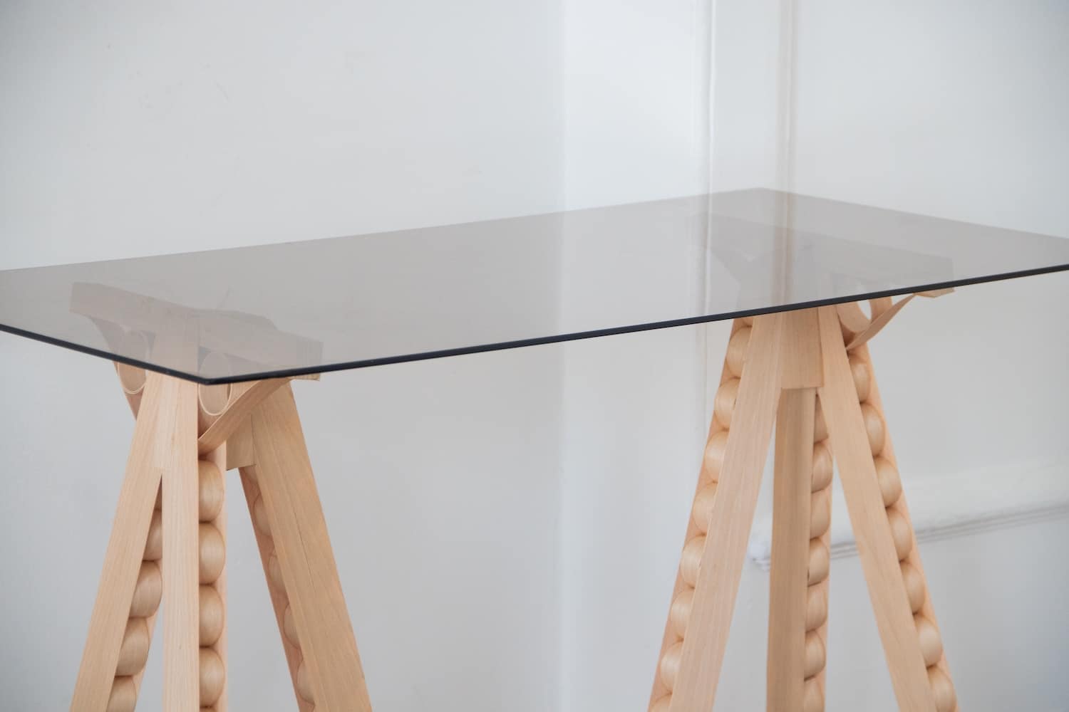 Etudiant : Tino Ardé, le designer qui fait tenir une table avec du hêtre à 23 mm Etudiant : Tino Ardé, le designer qui fait tenir une table avec du hêtre à 23 mm